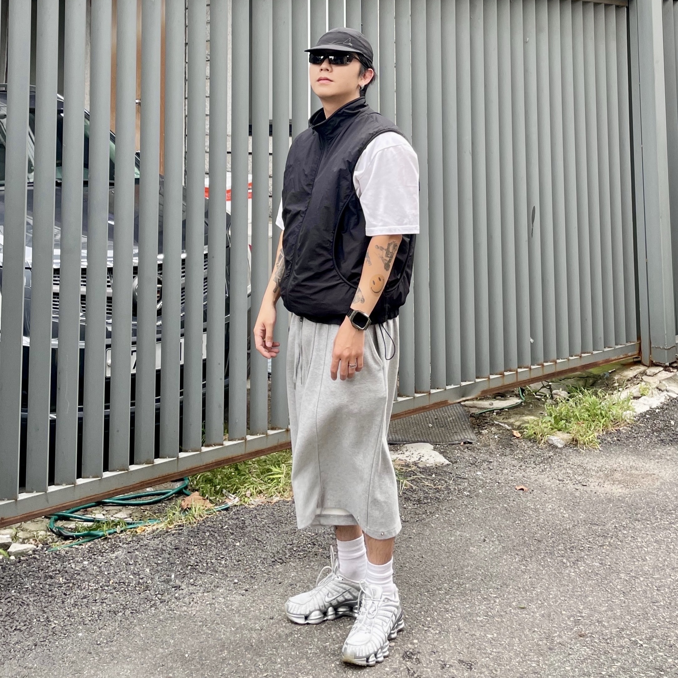 (W) Nike Shox TL Pure Platinum and Metallic Silver 착용 스타일 - 1