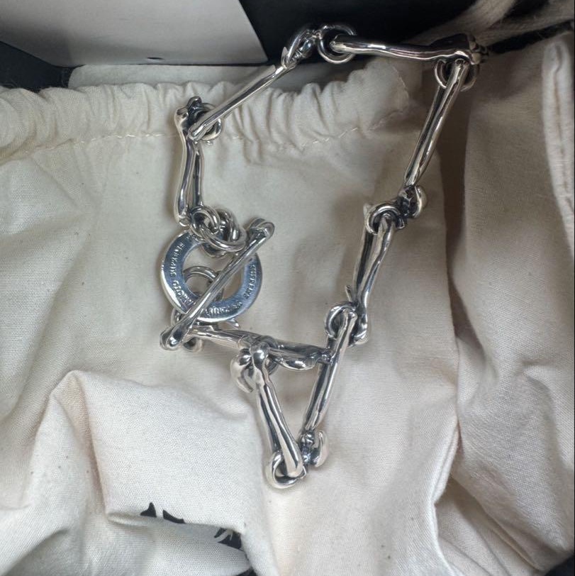 Supreme x Y's by Yohji Yamamoto Silver Bracelet Silver - 25FW, Supreme x Y's by Yohji Yamamoto Silver Wallet Chain Silver - 25FW 착용 스타일 - 2