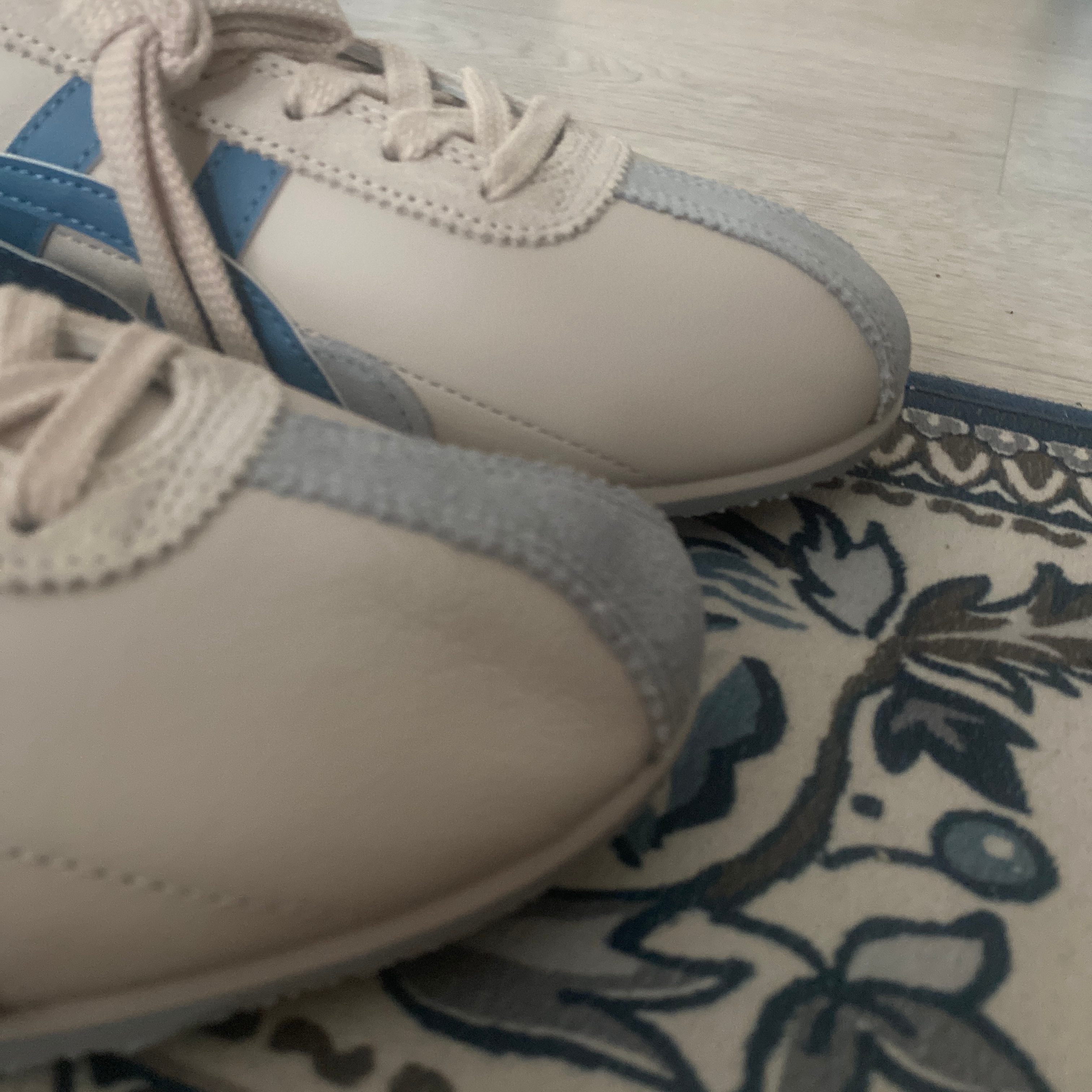 Onitsuka Tiger Runspark Cream Light Blue 착용 스타일 - 1