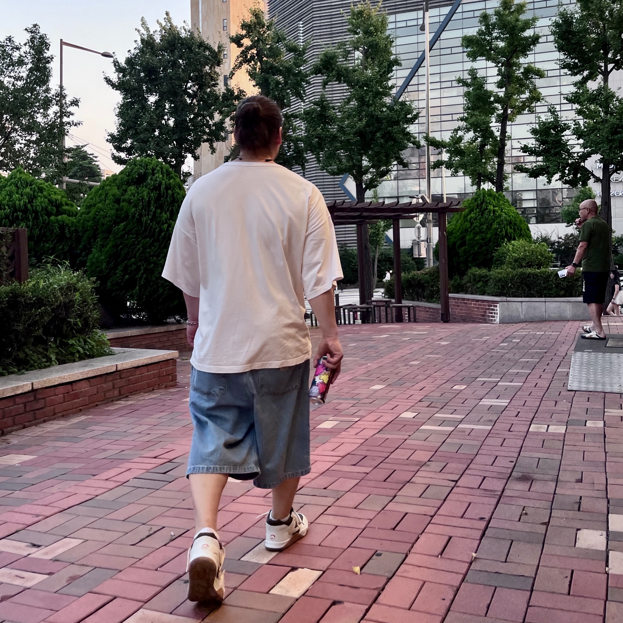 Jordan x Travis Scott Jumpman Jack TR Sail and Dark Mocha 착용 스타일 - 1