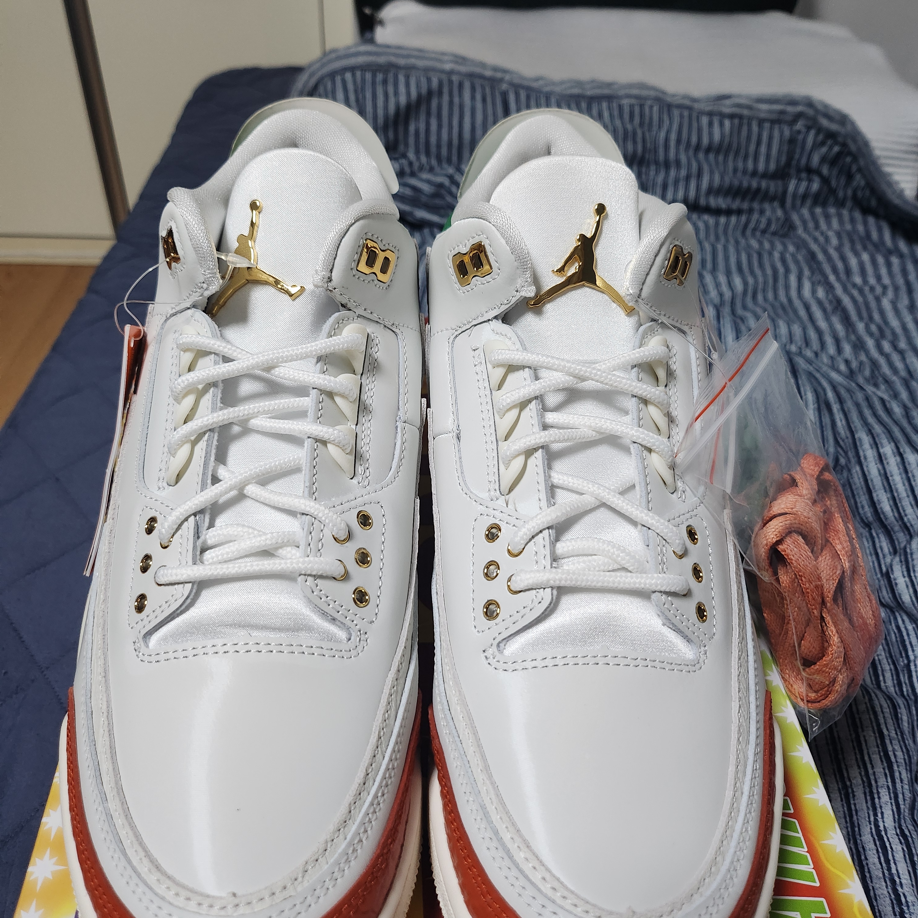 Jordan 3 Retro Summit White Metallic Gold 착용 스타일 - 6