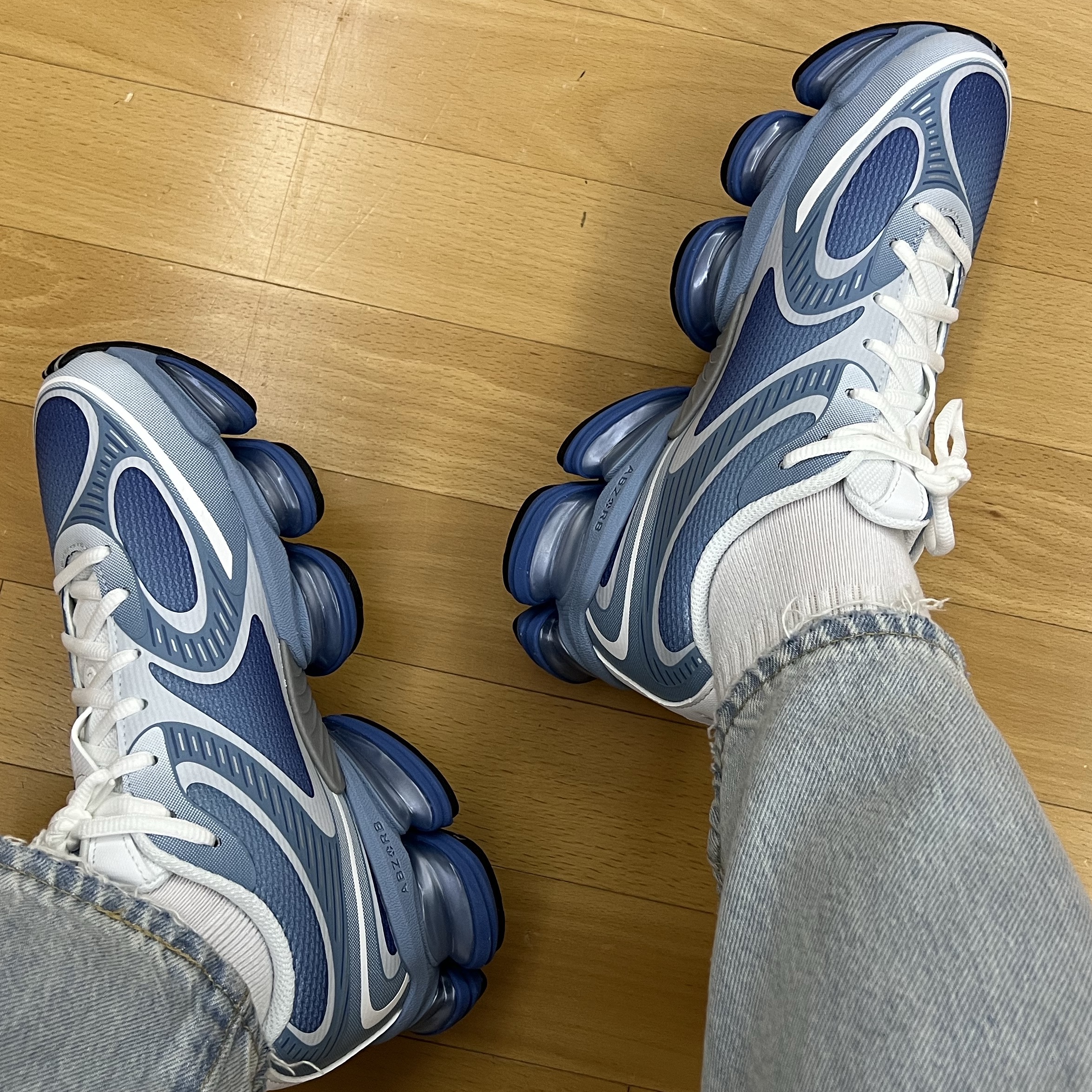 New Balance 2000 Abzorb Blue 착용 스타일