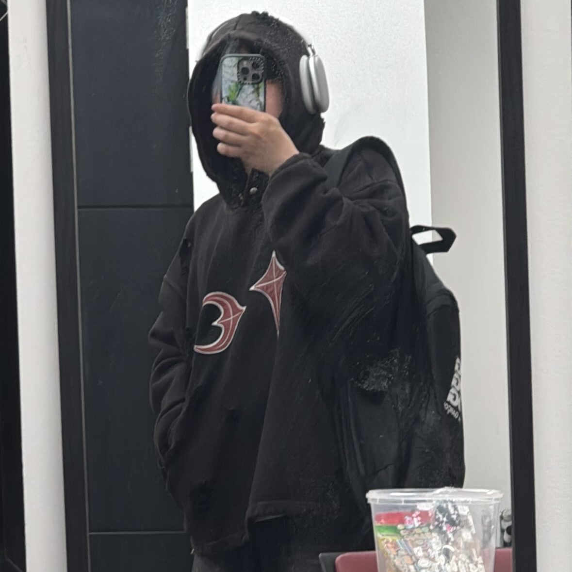 Thug Club Rock Hoodie Black, Apple AirPods Max Lightning Silver (Korean Ver.) 착용 스타일 - 1