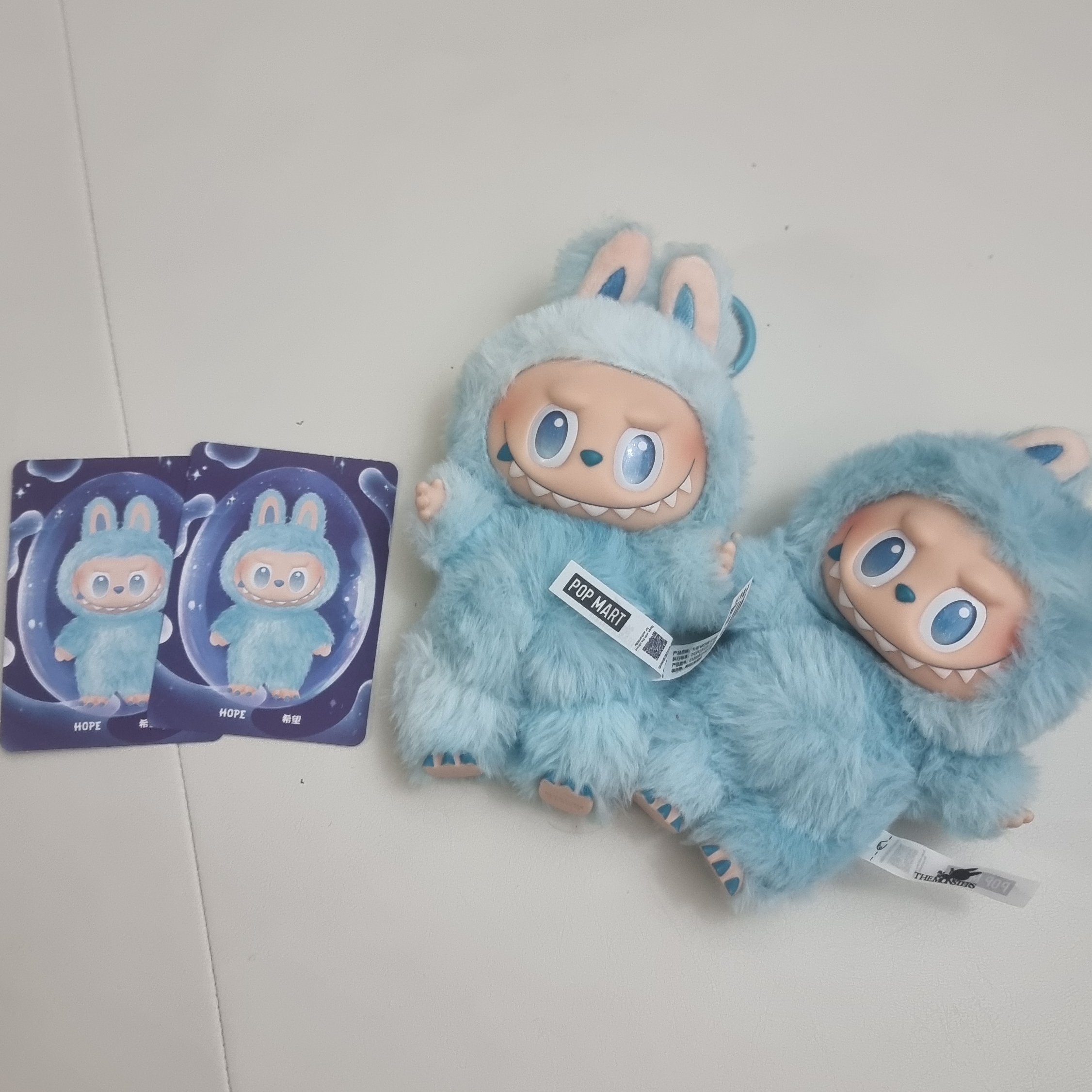 Pop Mart Labubu The Monsters Highlight Series Sealed Case (Bundle of 2/1 Blind Box) 착용 스타일