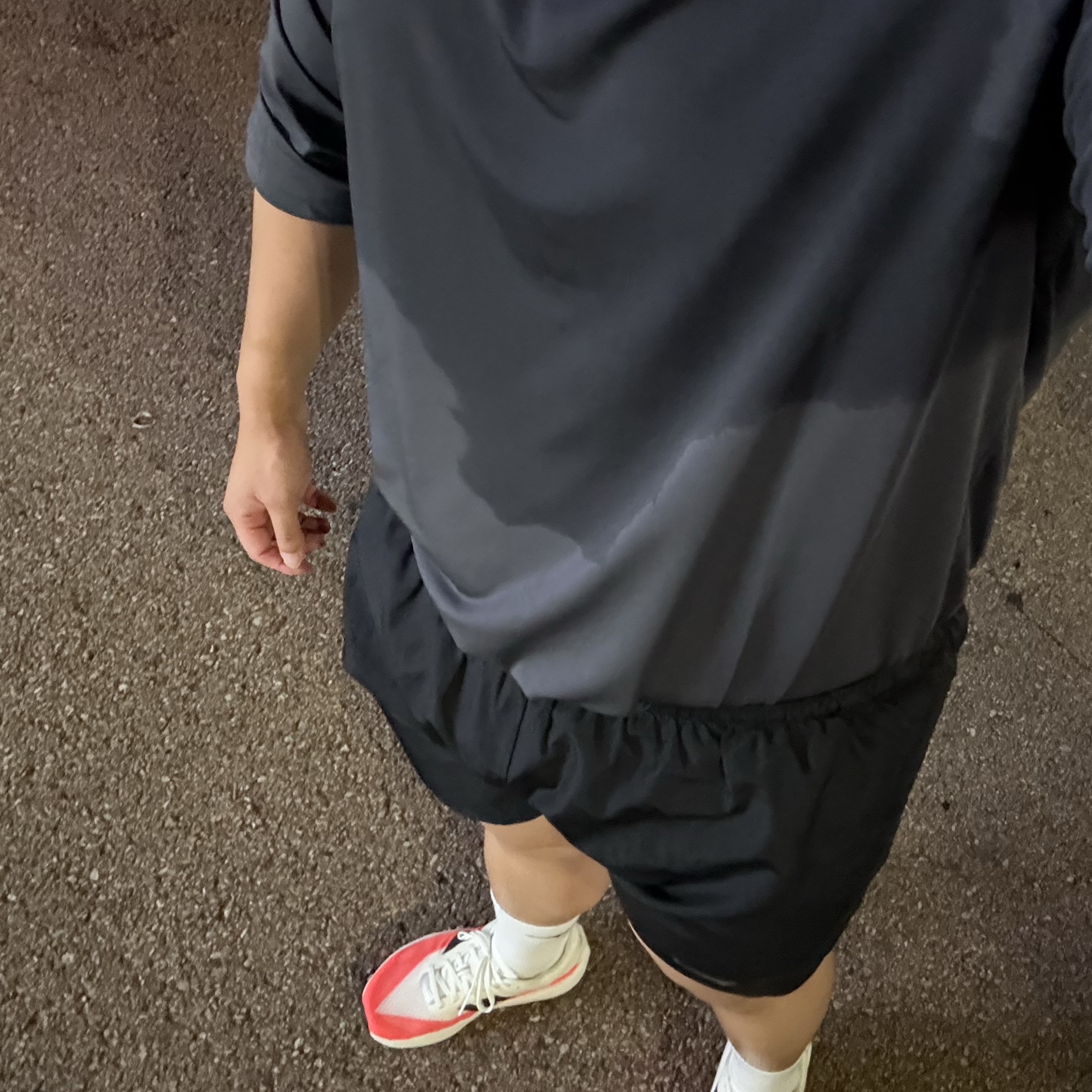 New Balance FuelCell Rebel v5 Urgent Red White Sea Salt - 2E Wide 착용 스타일