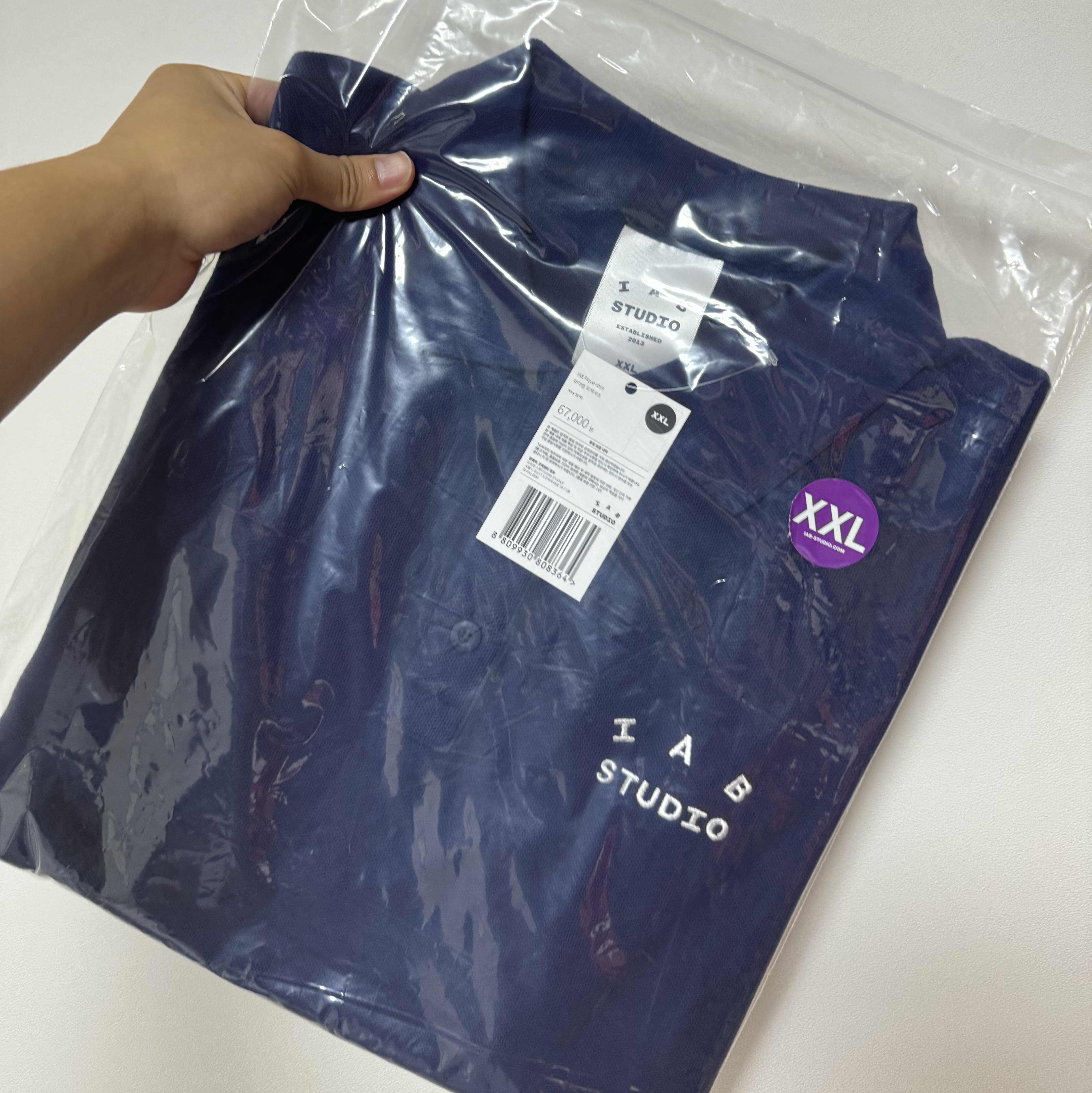 IAB Studio Pique Shirt Navy 착용 스타일