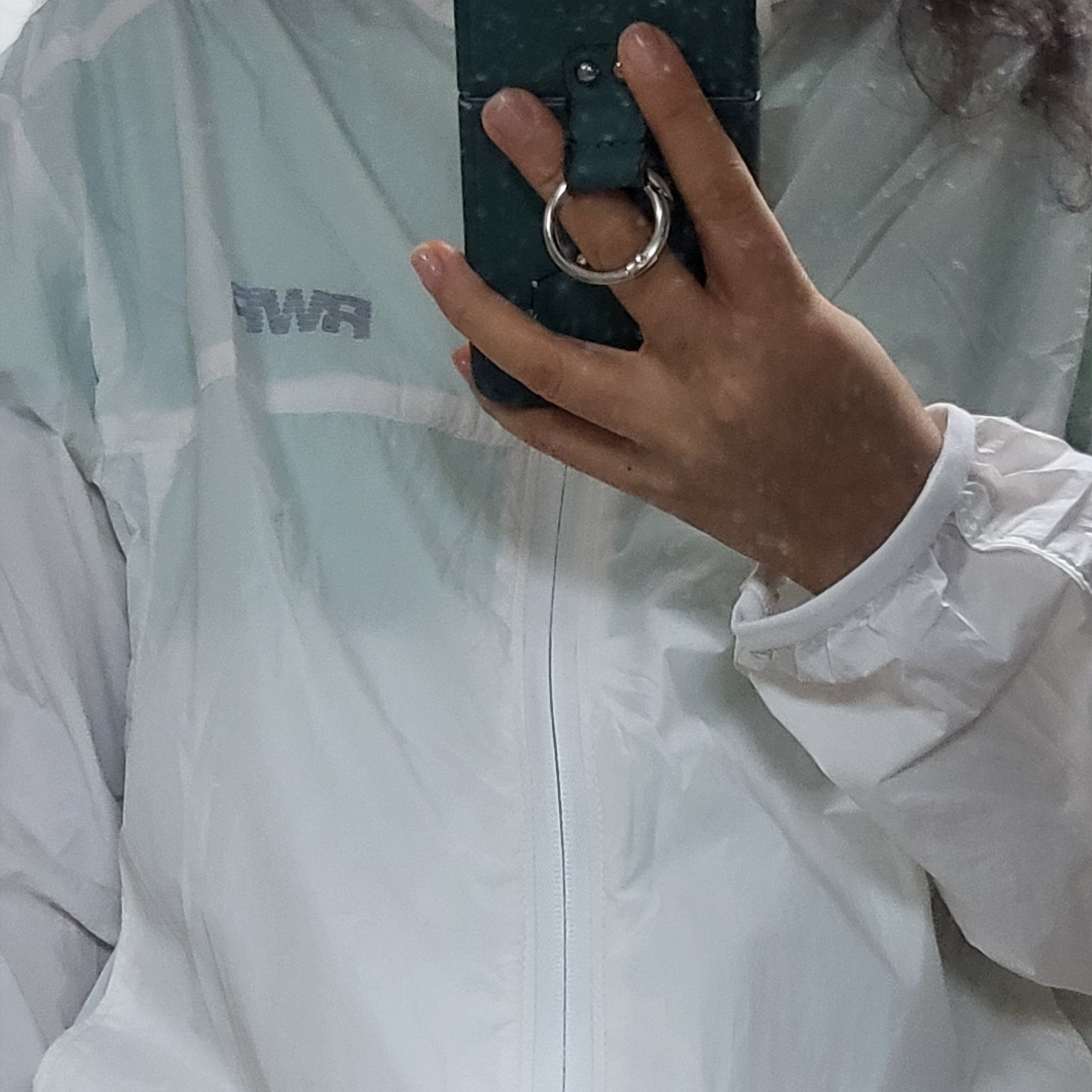 [KREAM 단독] runwhither Windbreaker Jacket White 착용 스타일 - 2