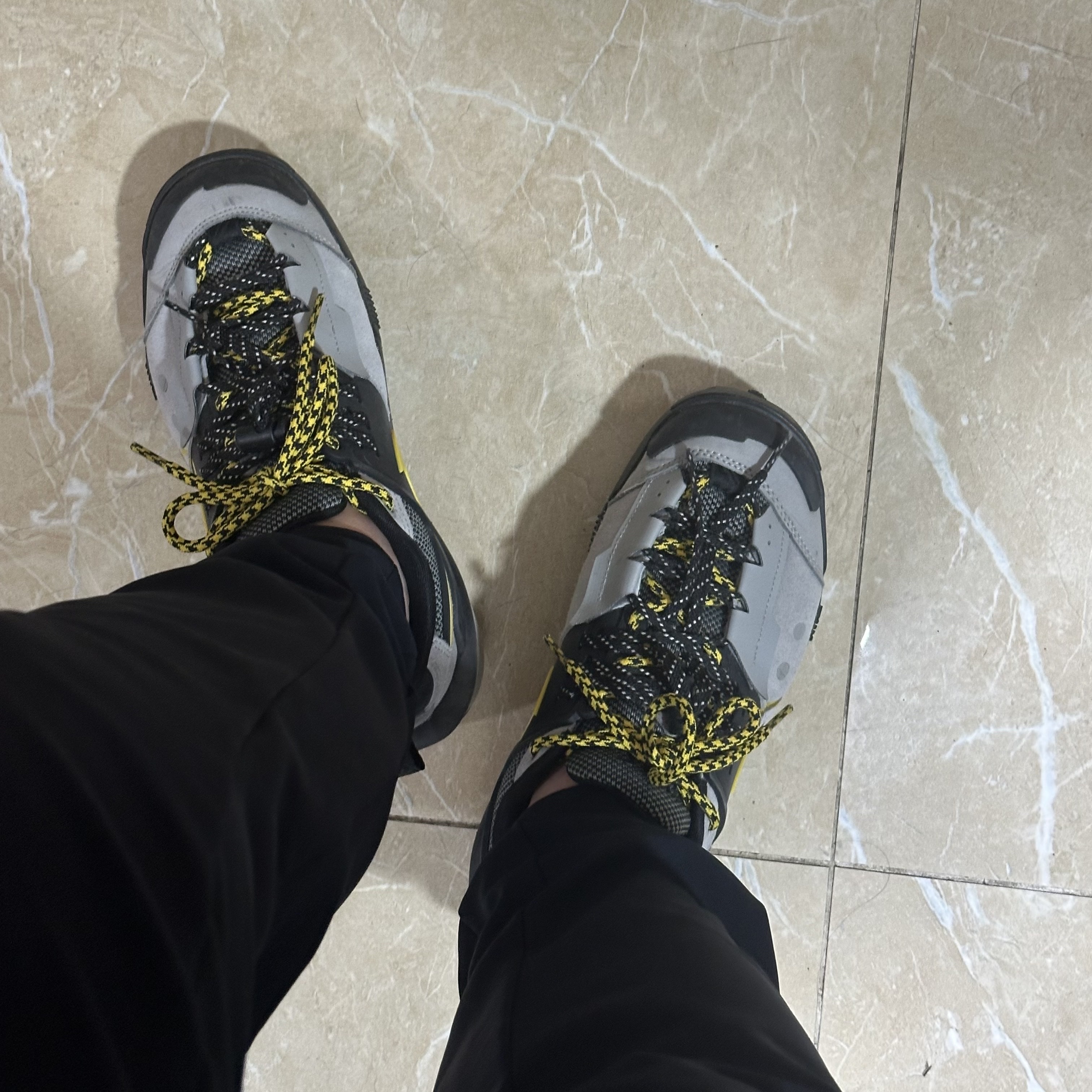 Nike x Sacai Zegamadome SP Matte Silver 착용 스타일 - 2