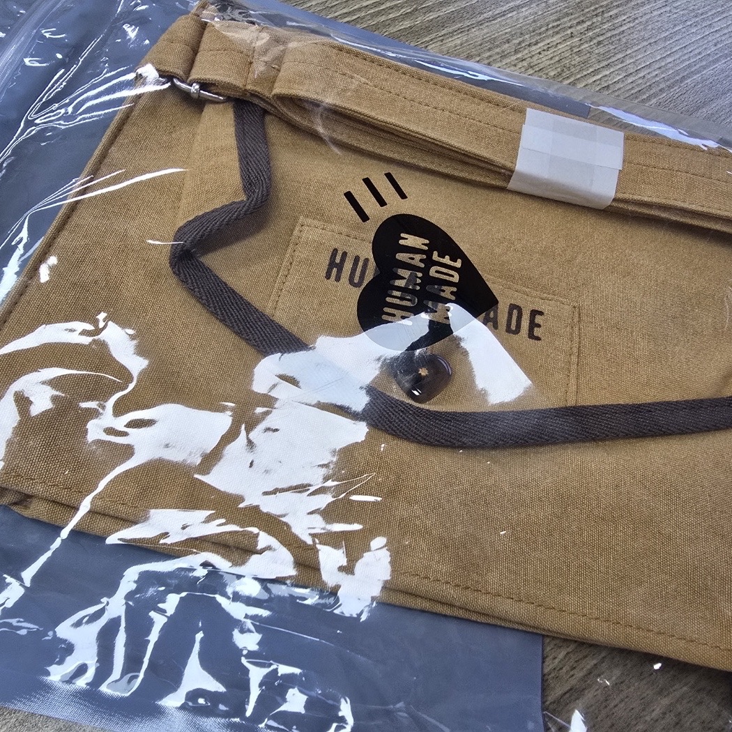 Human Made Mini Shoulder Brown 착용 스타일