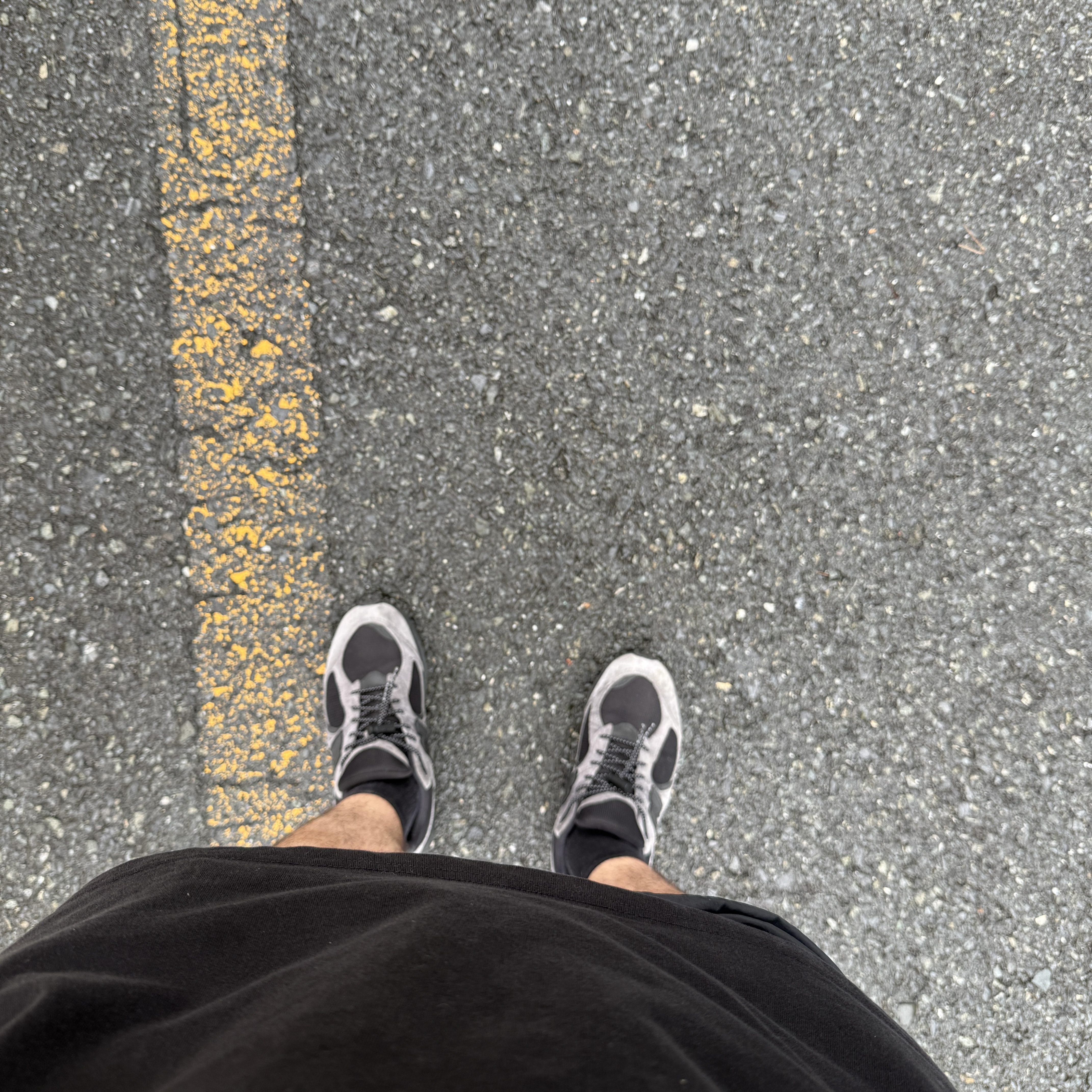 New Balance x JJJJound 2002R Gore-Tex Charcoal 착용 스타일