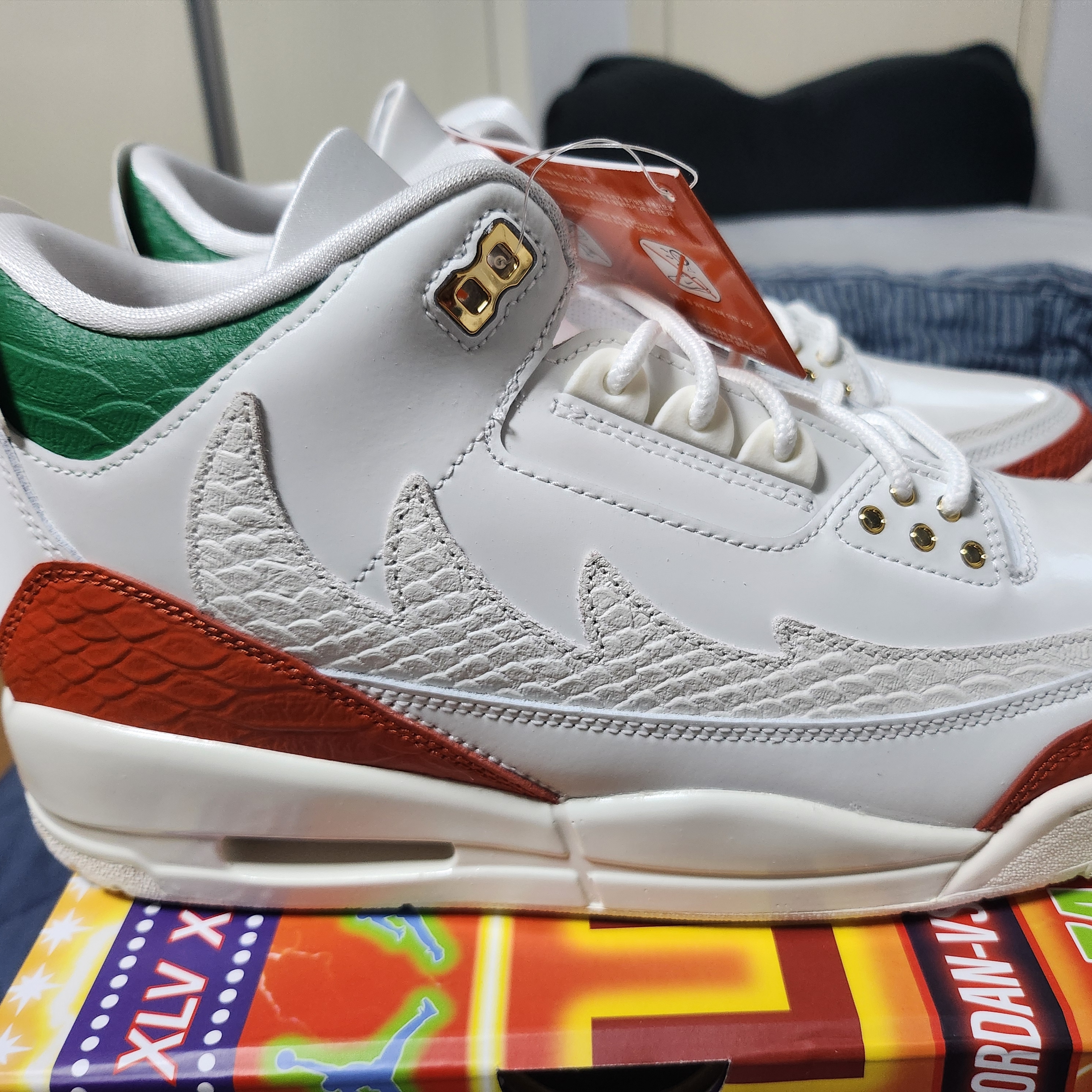 Jordan 3 Retro Summit White Metallic Gold 착용 스타일 - 7
