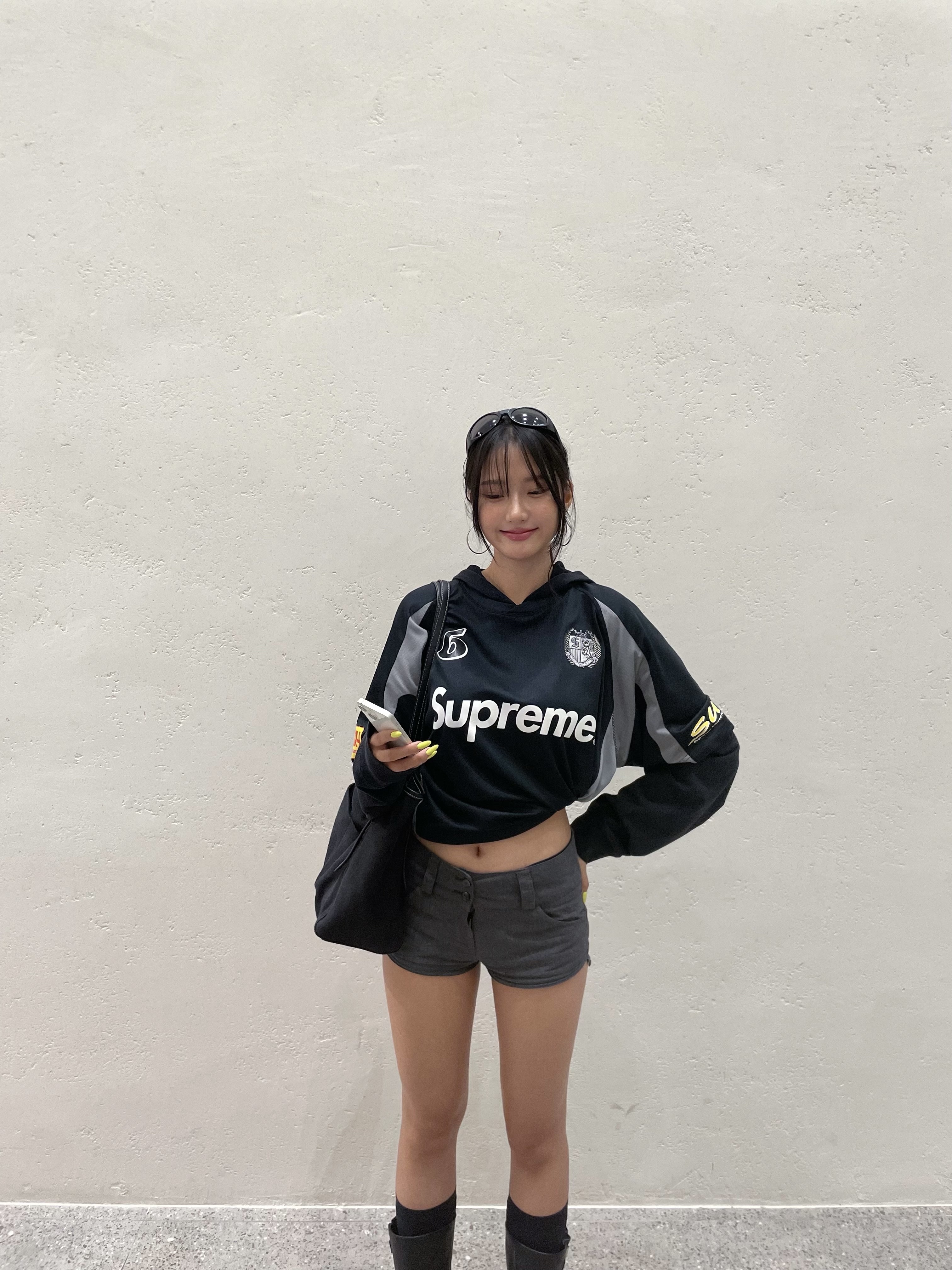 Supreme Hooded Soccer Jersey Black - 23FW, Oakley Eye Jacket Redux Matte Black Frame Prizm Grey Lenses High Bridge Fit 착용 스타일 - 1