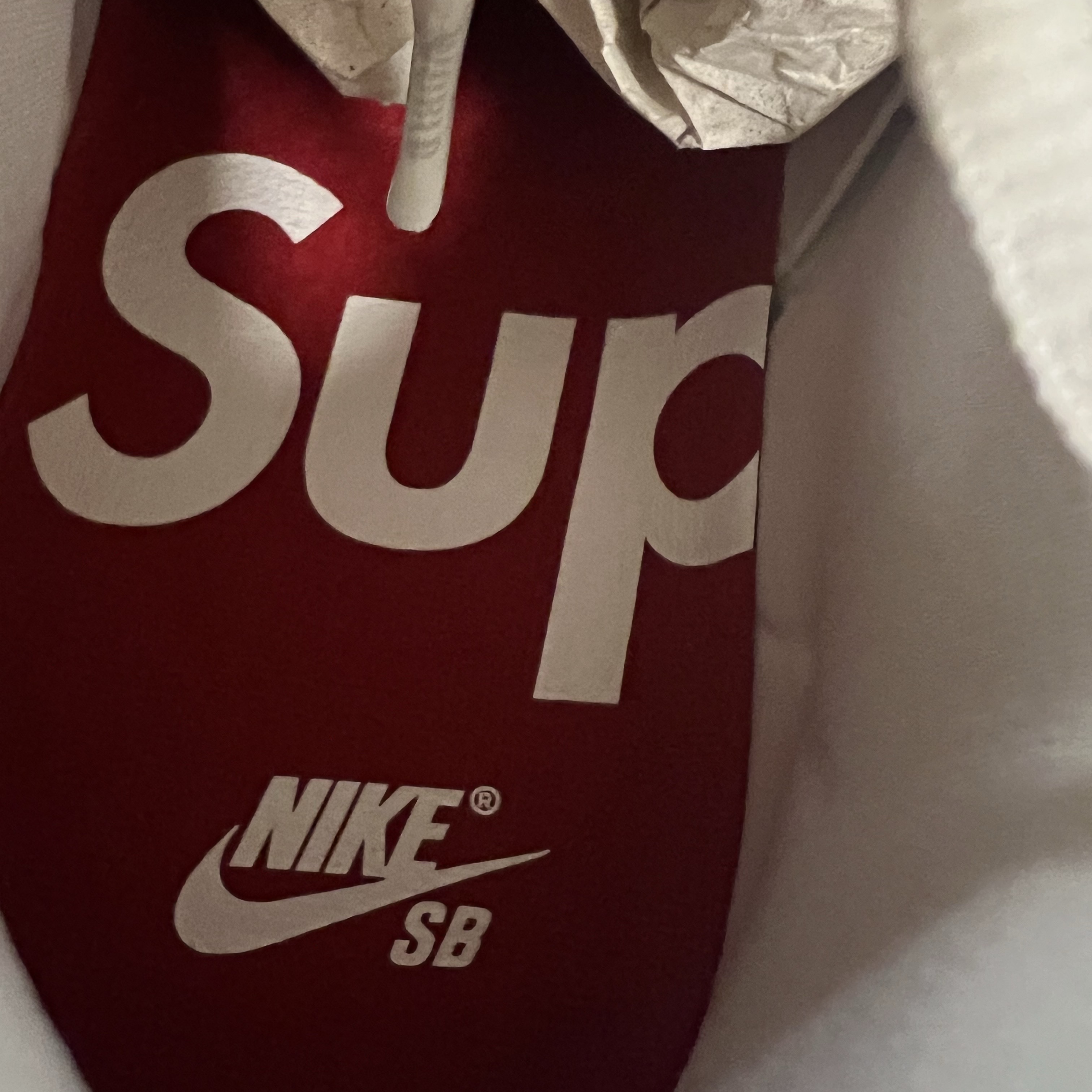 Nike x Supreme SB Dunk Low White 착용 스타일 - 2