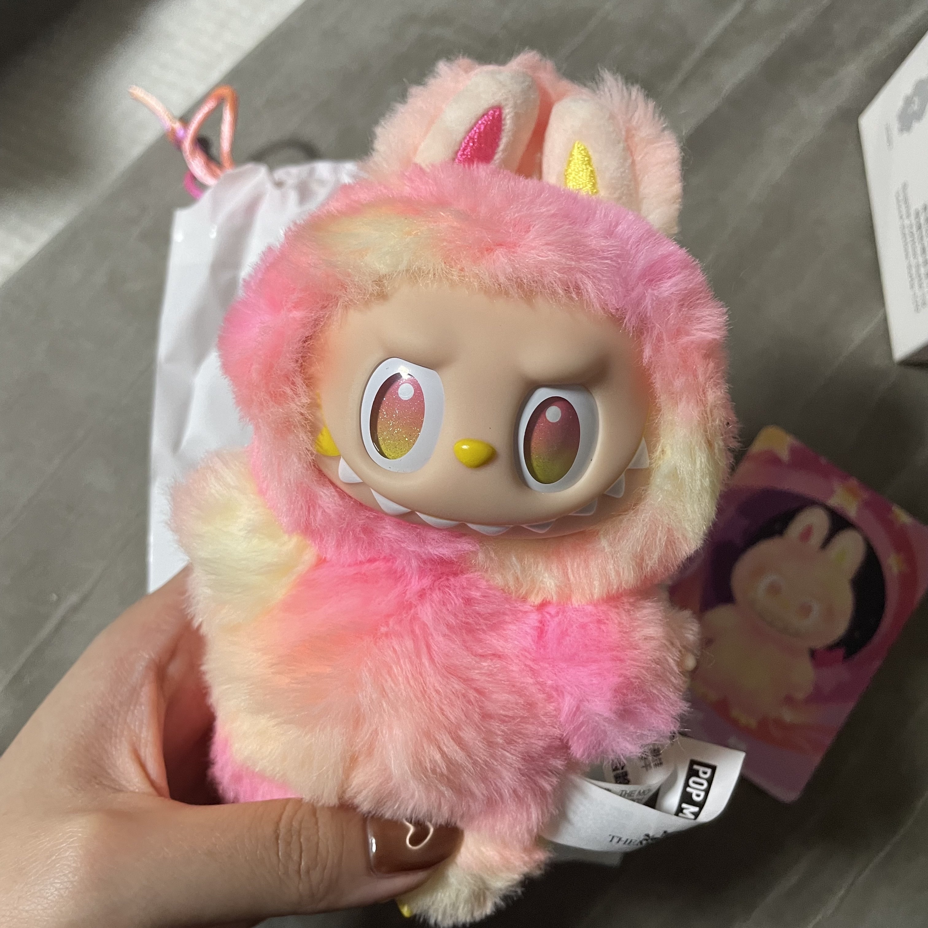 Pop Mart Labubu The Monsters Highlight Series Sealed Case (1 Blind Box) 착용 스타일