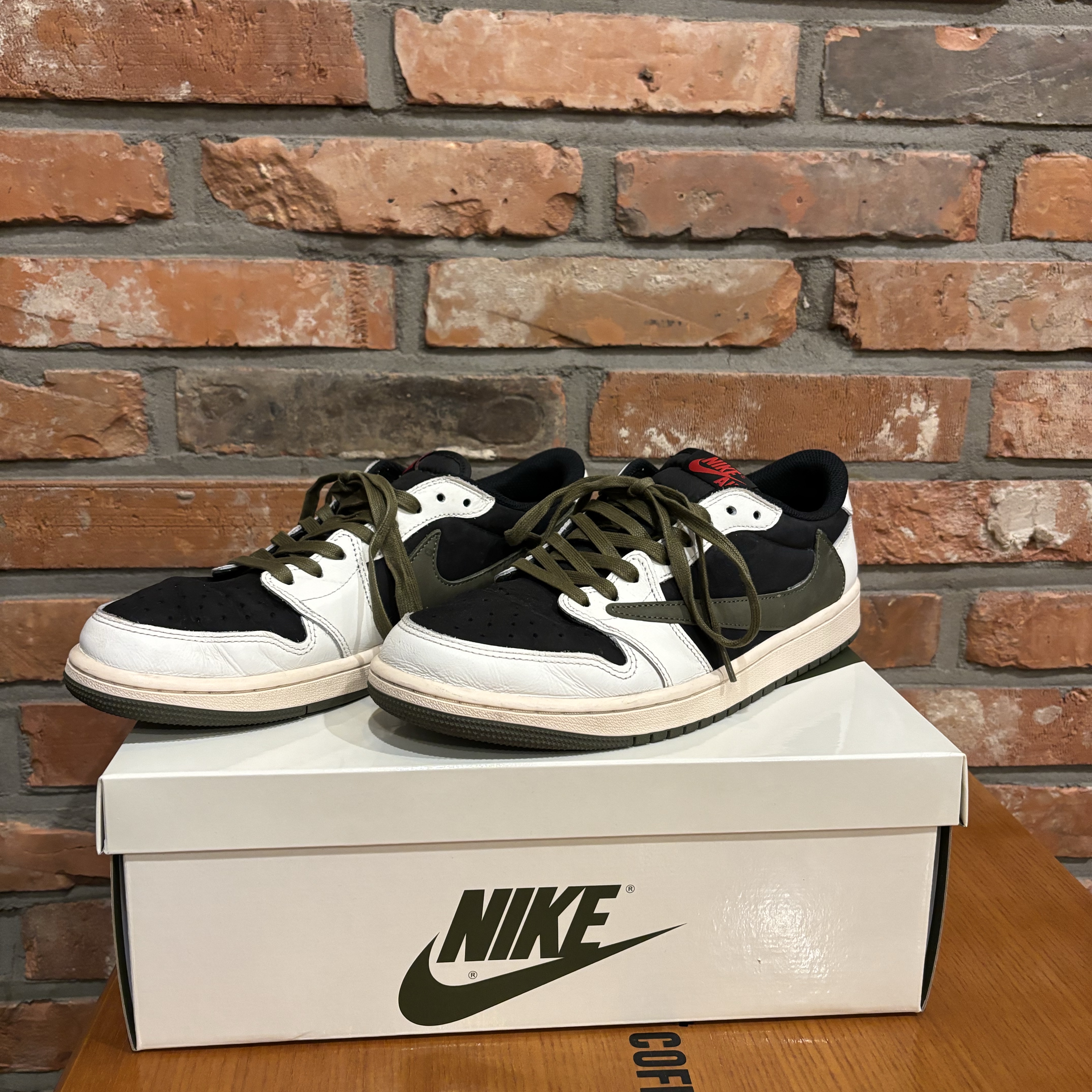 (W) Jordan 1 x Travis Scott Retro Low OG SP Medium Olive 착용 스타일