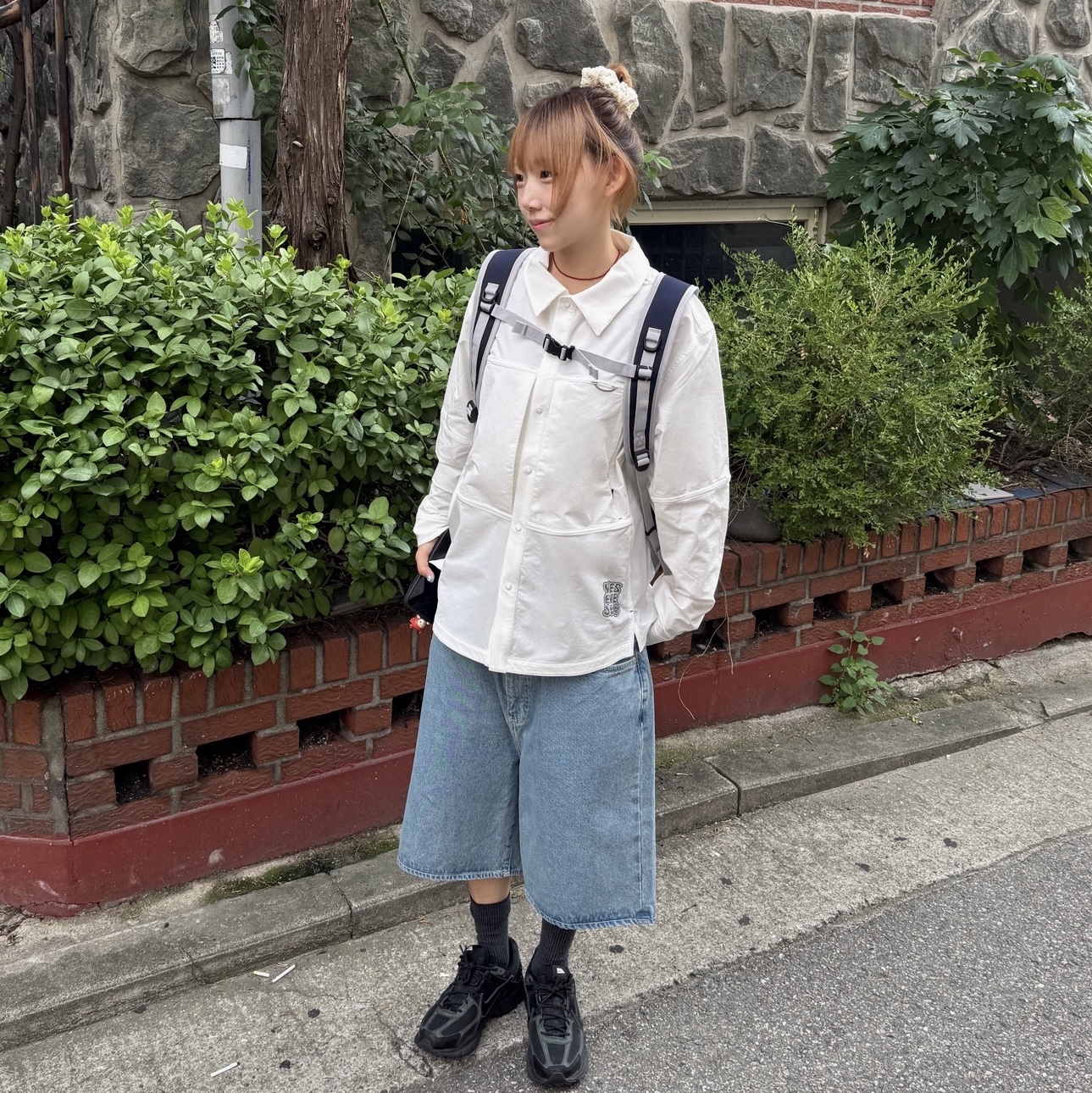YESEYESEE® x HIKER WORKSHOP® Hiking Shirt Off White, YESEYESEE Basal 5 Pockets Denim Shorts Bleached Indigo 착용 스타일 - 1