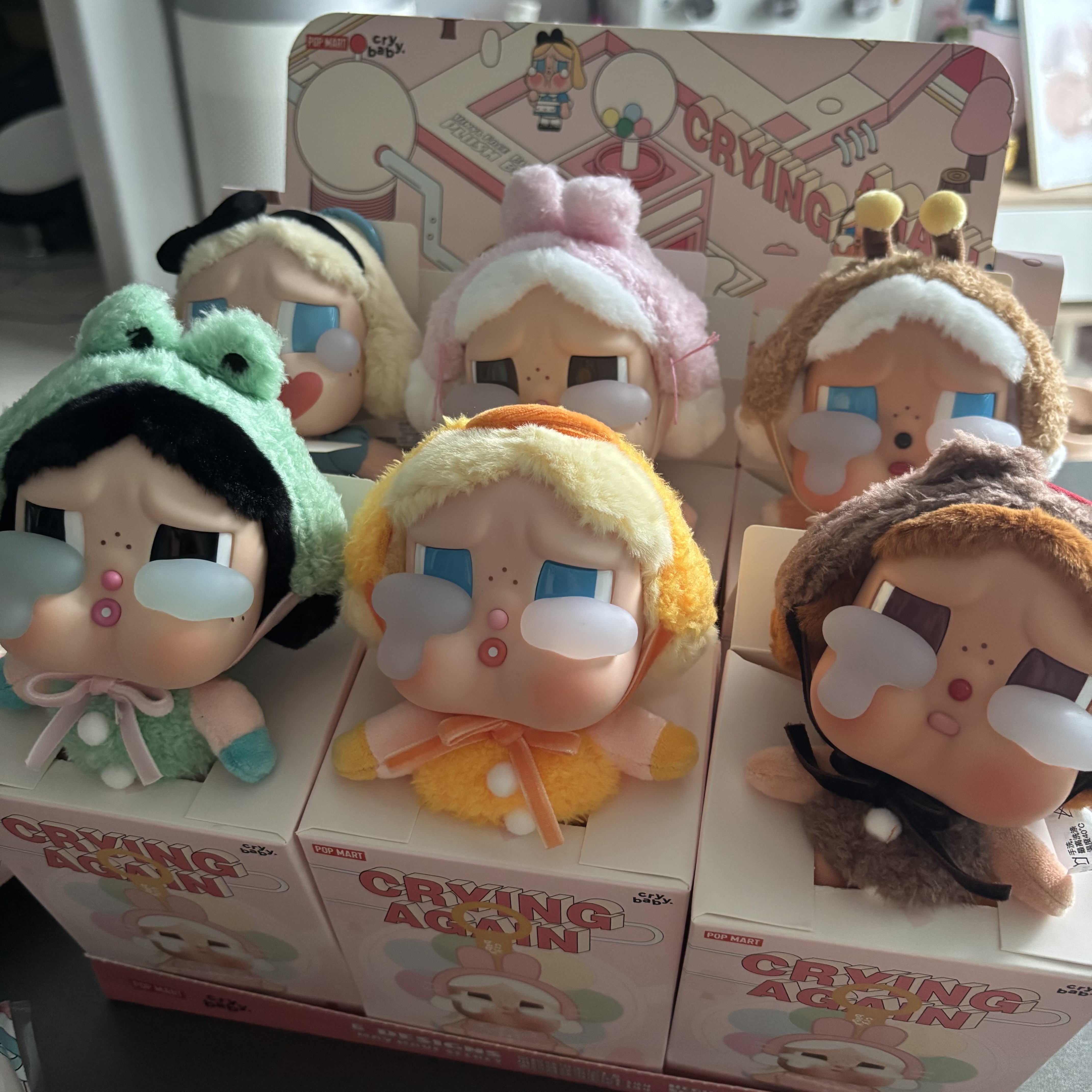 Pop Mart Crybaby Crying Again Series Plush Keyring Sealed Case (6 Blind Boxes) 착용 스타일