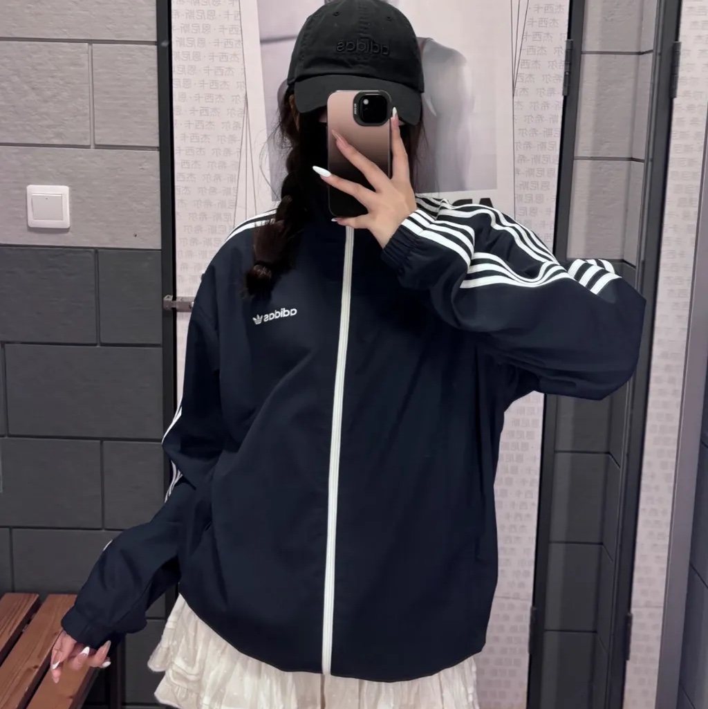 Adidas Skateboarding Firebird Track Jacket Gender Neutral Legend Ink - KR Sizing, Adidas Waffle Beckenbauer Track Top Wonder White - KR Sizing 착용 스타일 - 2