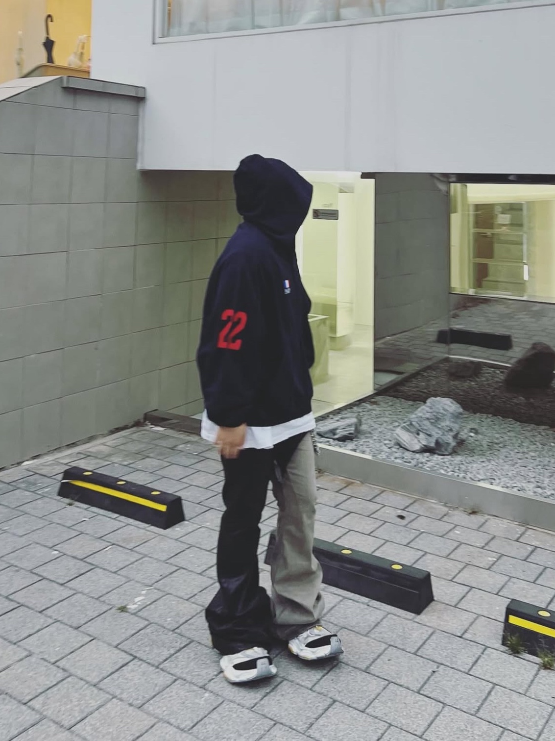 (W) Balenciaga Cargo Sneakers Grey Black Yellow 착용 스타일