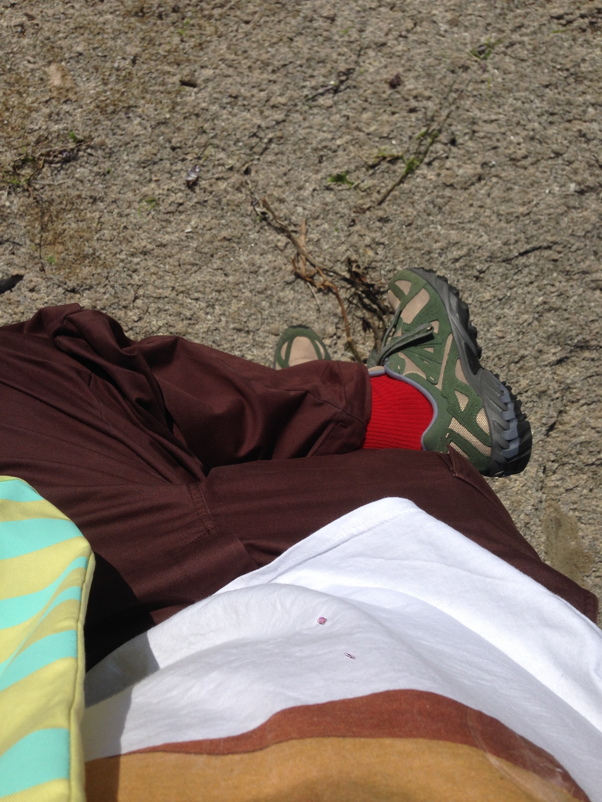 Hello Sunrise Volcano Logo Relaxed Fit 6P Cap Emerald Green, New Balance ML610T Deep Olive Green - D Standard 착용 스타일 - 3