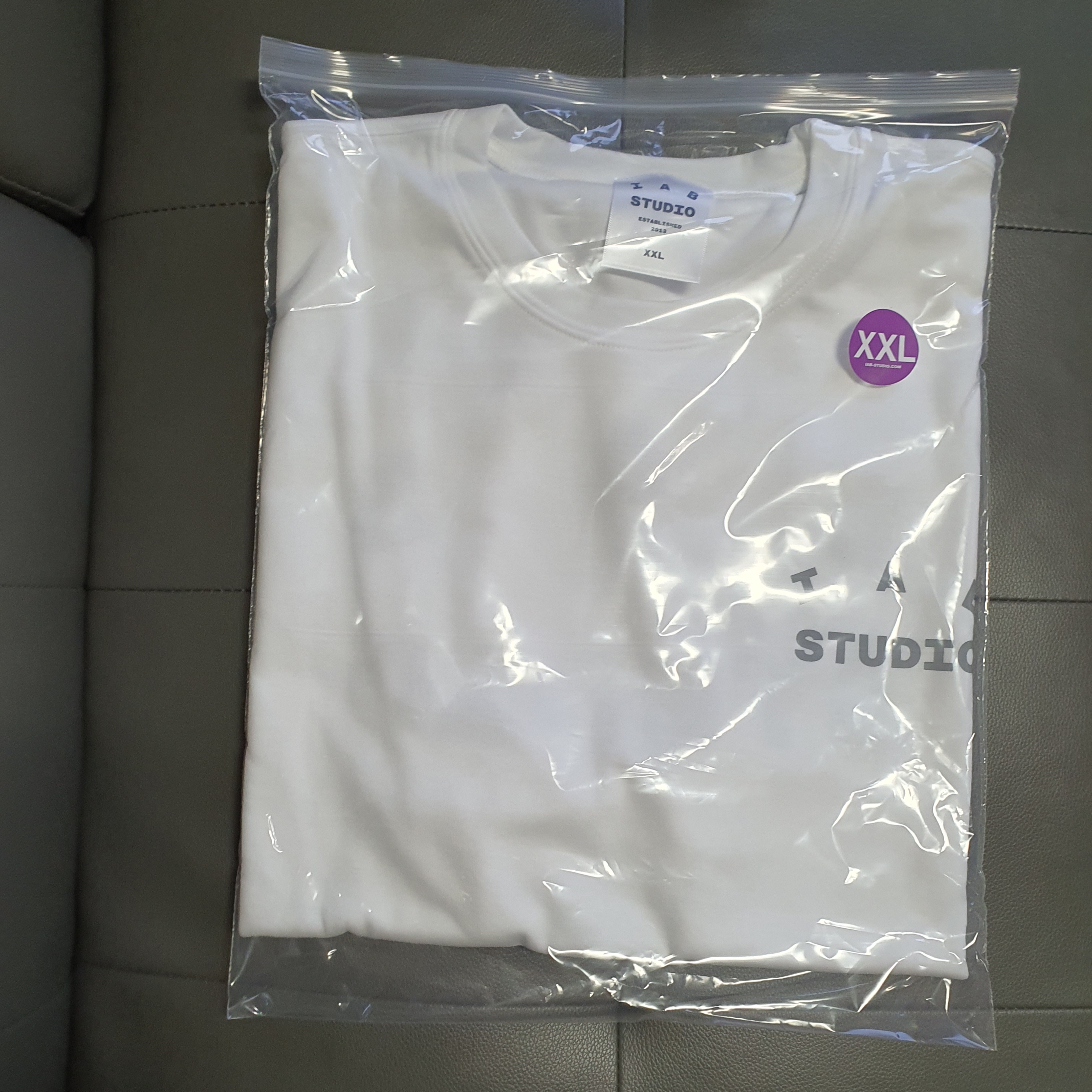 IAB Studio T-Shirt White Gray 착용 스타일