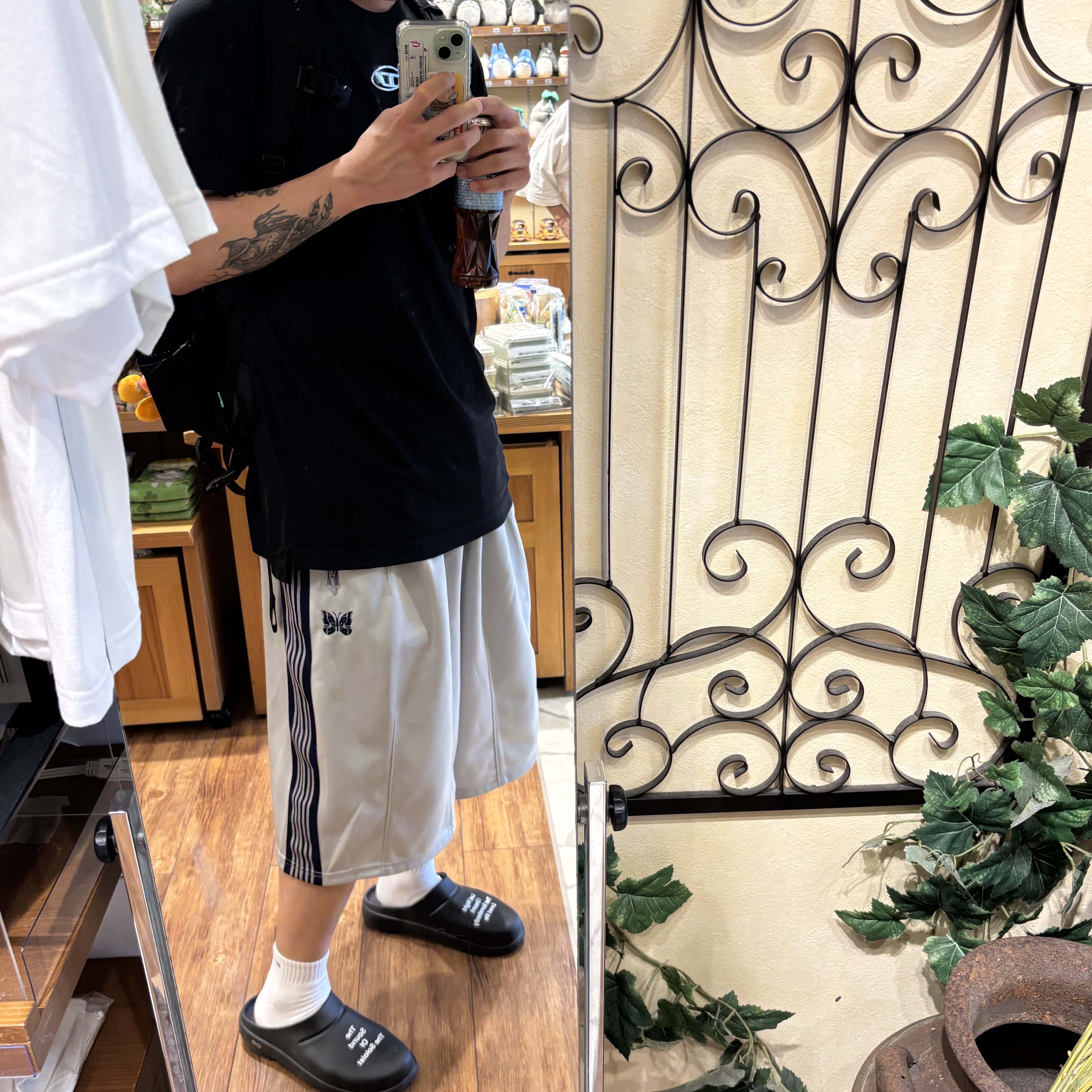Oofos x Takahiromiyashita The Soloist Last Night I Dreamed That Somebody Loved Me The Sound of The Soloist Clog Black, Needles x LHP Track Shorts Poly Smooth Grey 착용 스타일