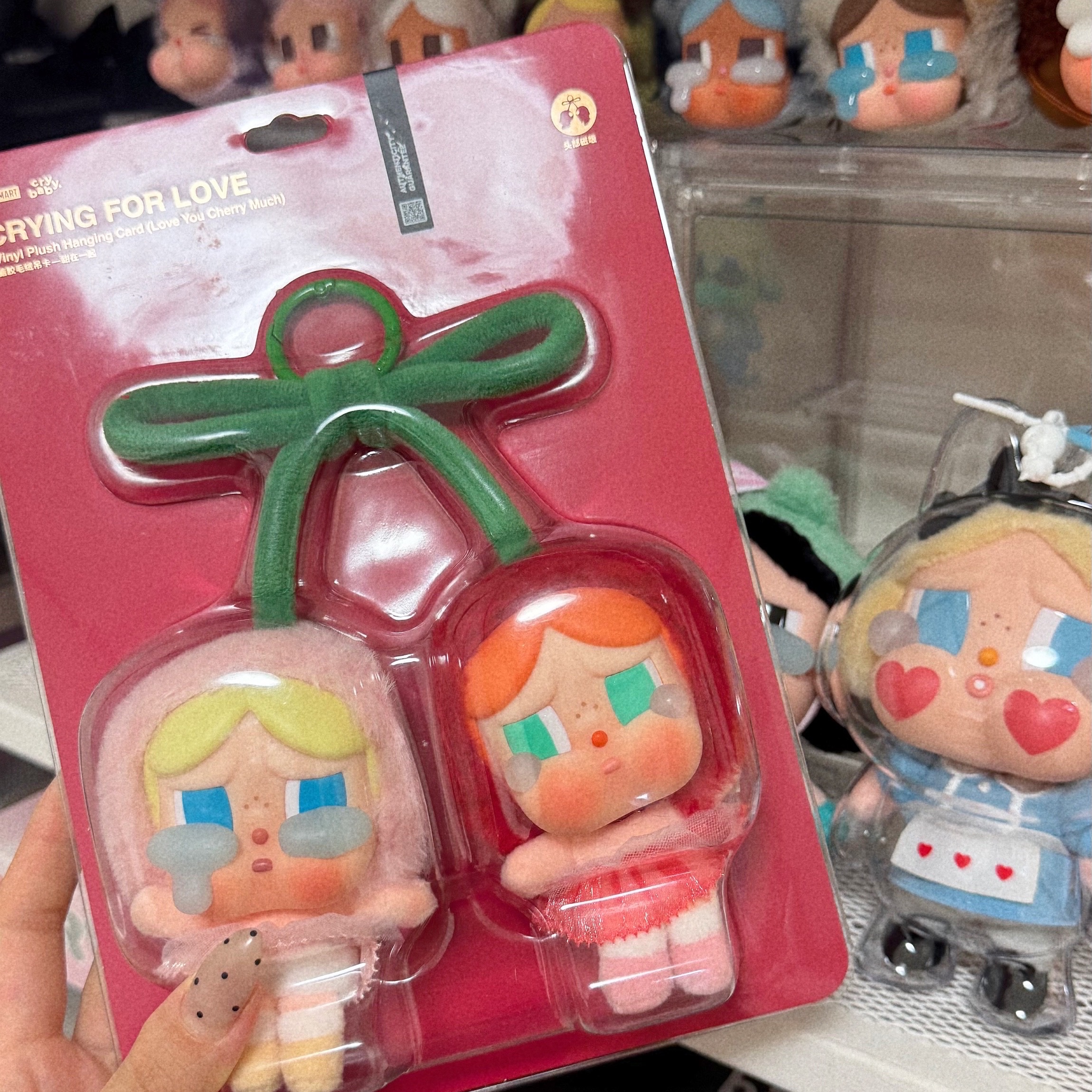 Pop Mart Crybaby Crying For Love Series Vinyl Plush 착용 스타일