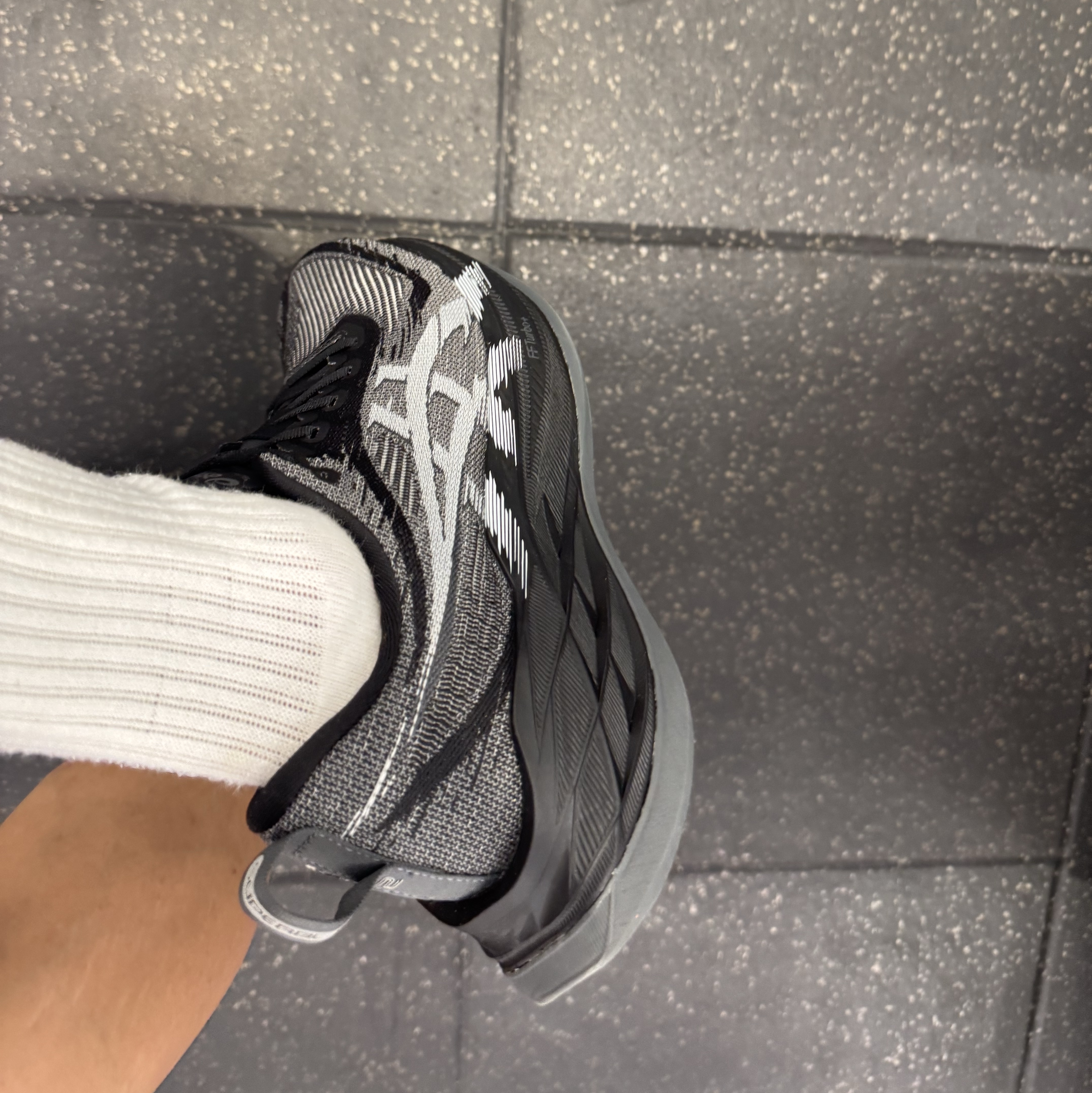 Asics Superblast 2 Black White 착용 스타일