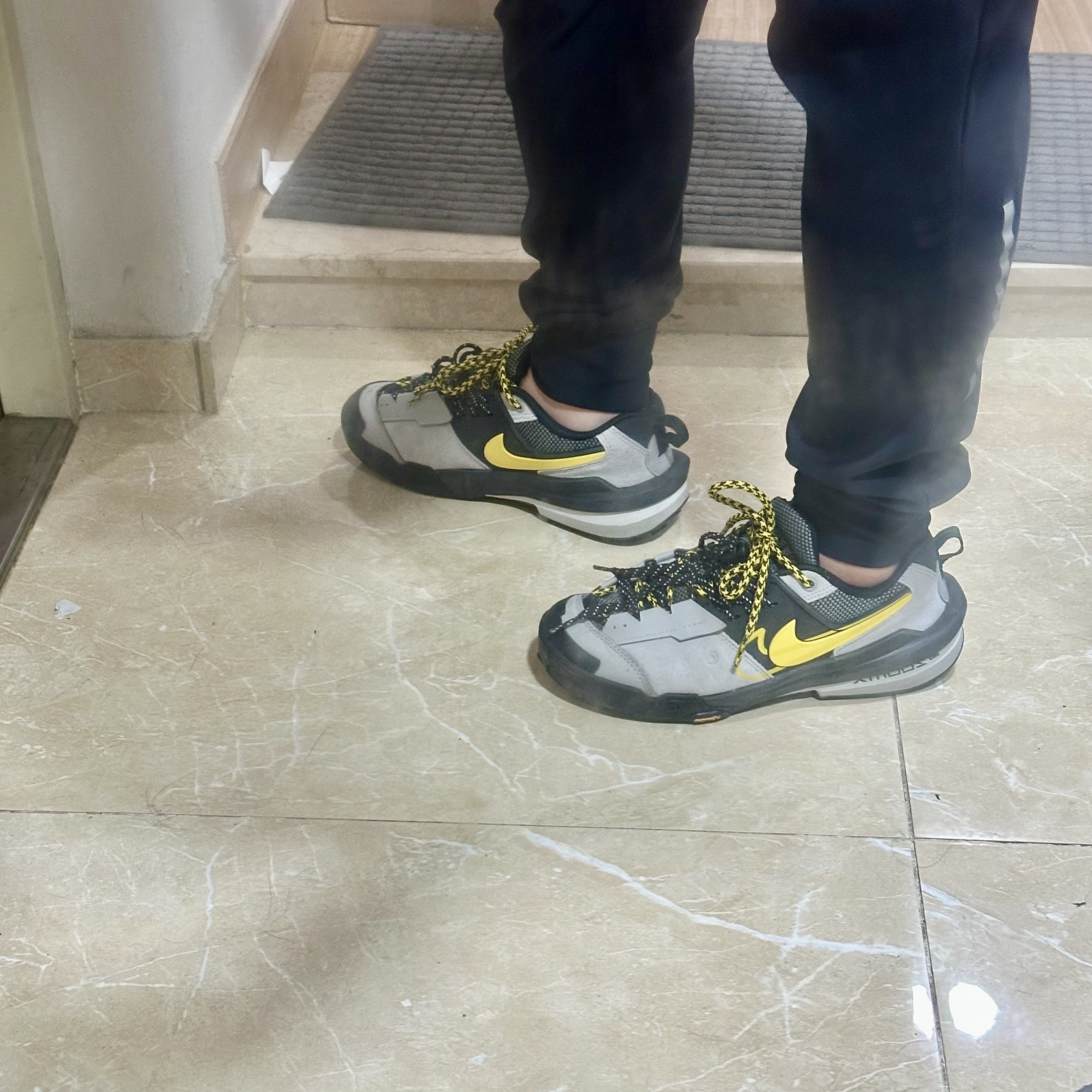 Nike x Sacai Zegamadome SP Matte Silver 착용 스타일 - 1