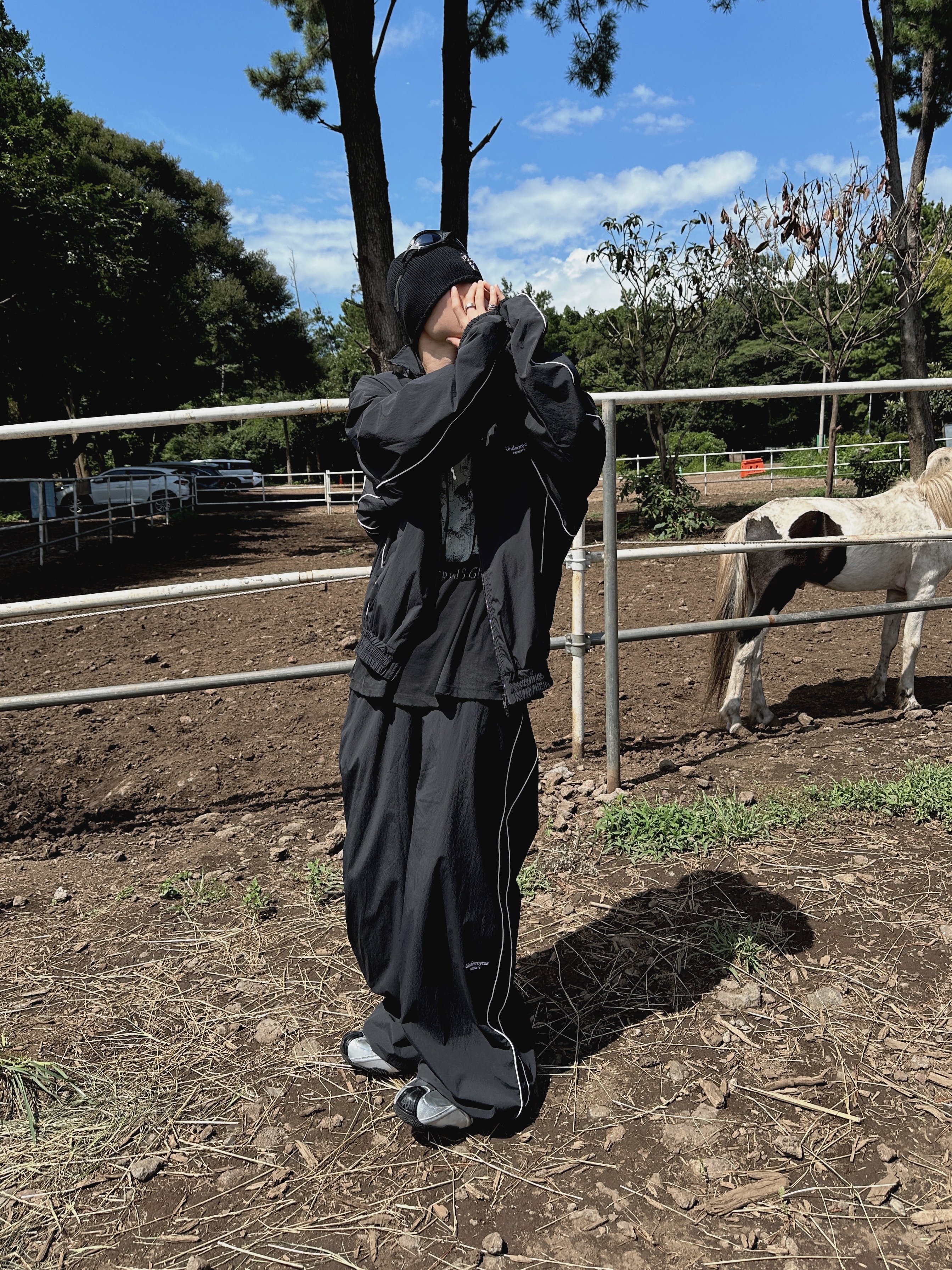 Undermycar MU.132 Original Logo Piping Line Track Jacket Black, Undermycar Mu.126 Original Logo Piping Line Nylon Pants Black 착용 스타일 - 5