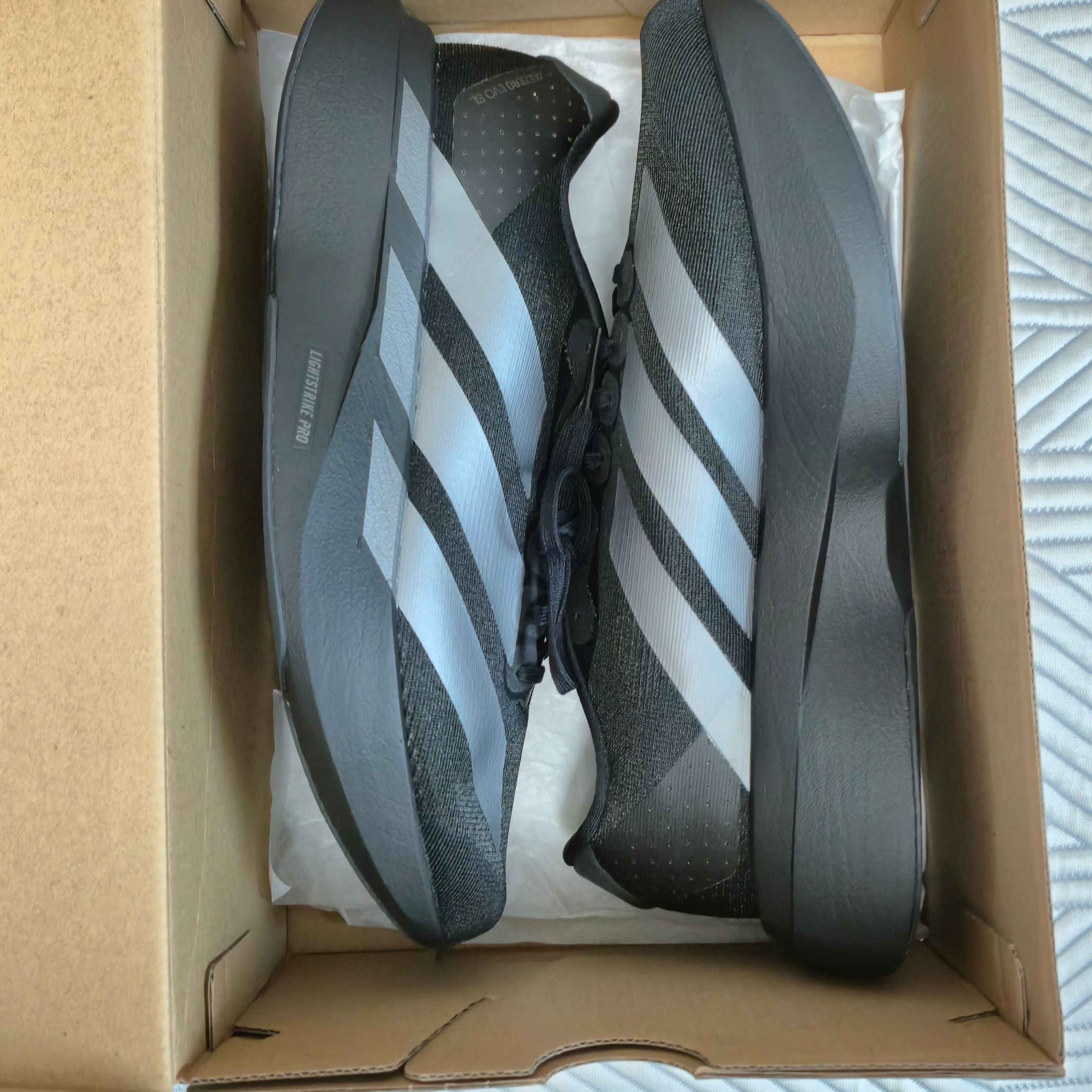 Adidas Adizero EVO SL Core Black Iron Metallic 착용 스타일 - 1