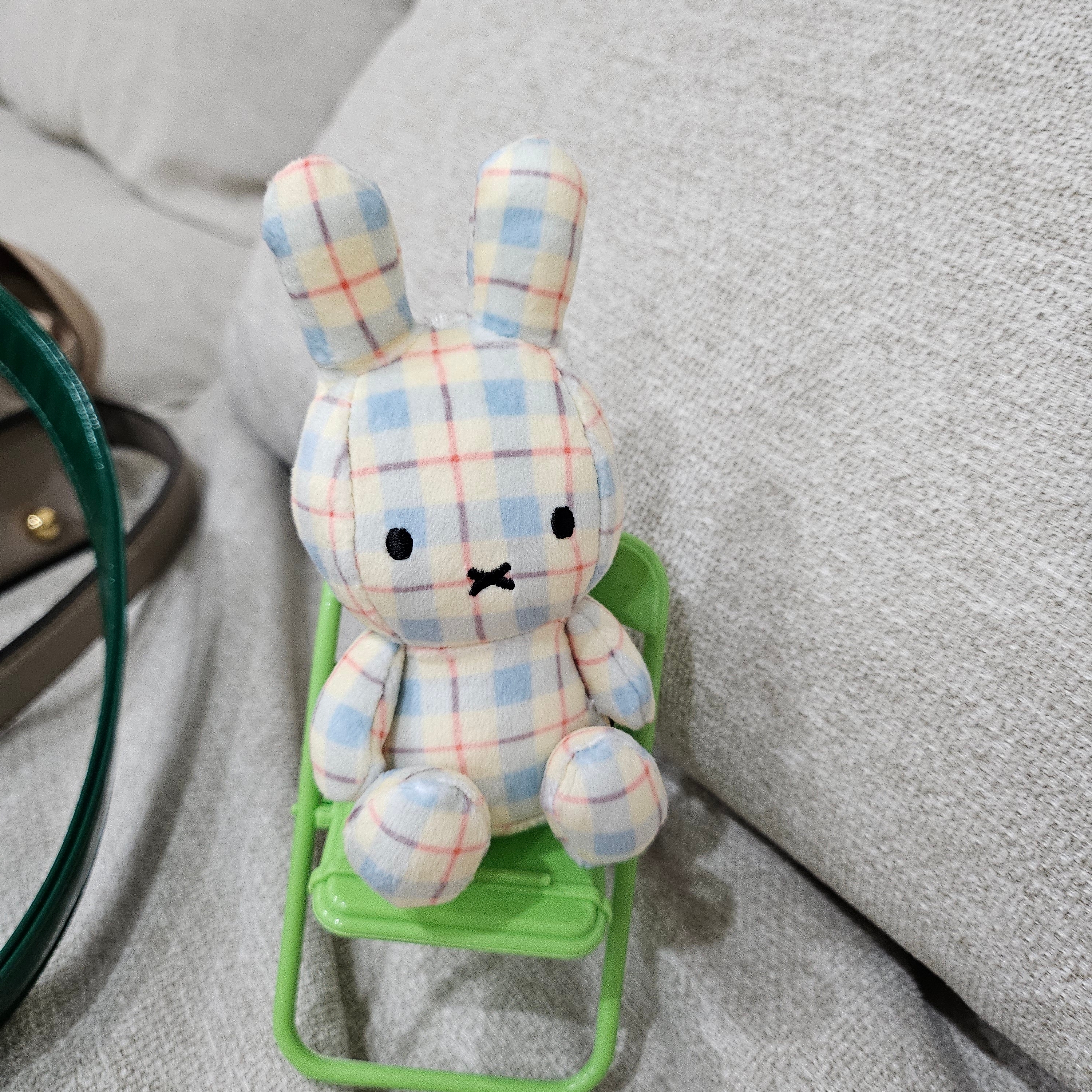Many a Little MIFFY keychain cream check 착용 스타일 - 2
