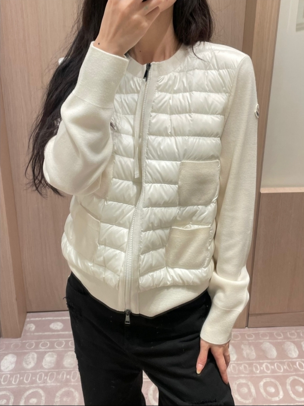 (W) Moncler Padded Wool Zip Up Cardigan White - 25FW 착용 스타일 - 1