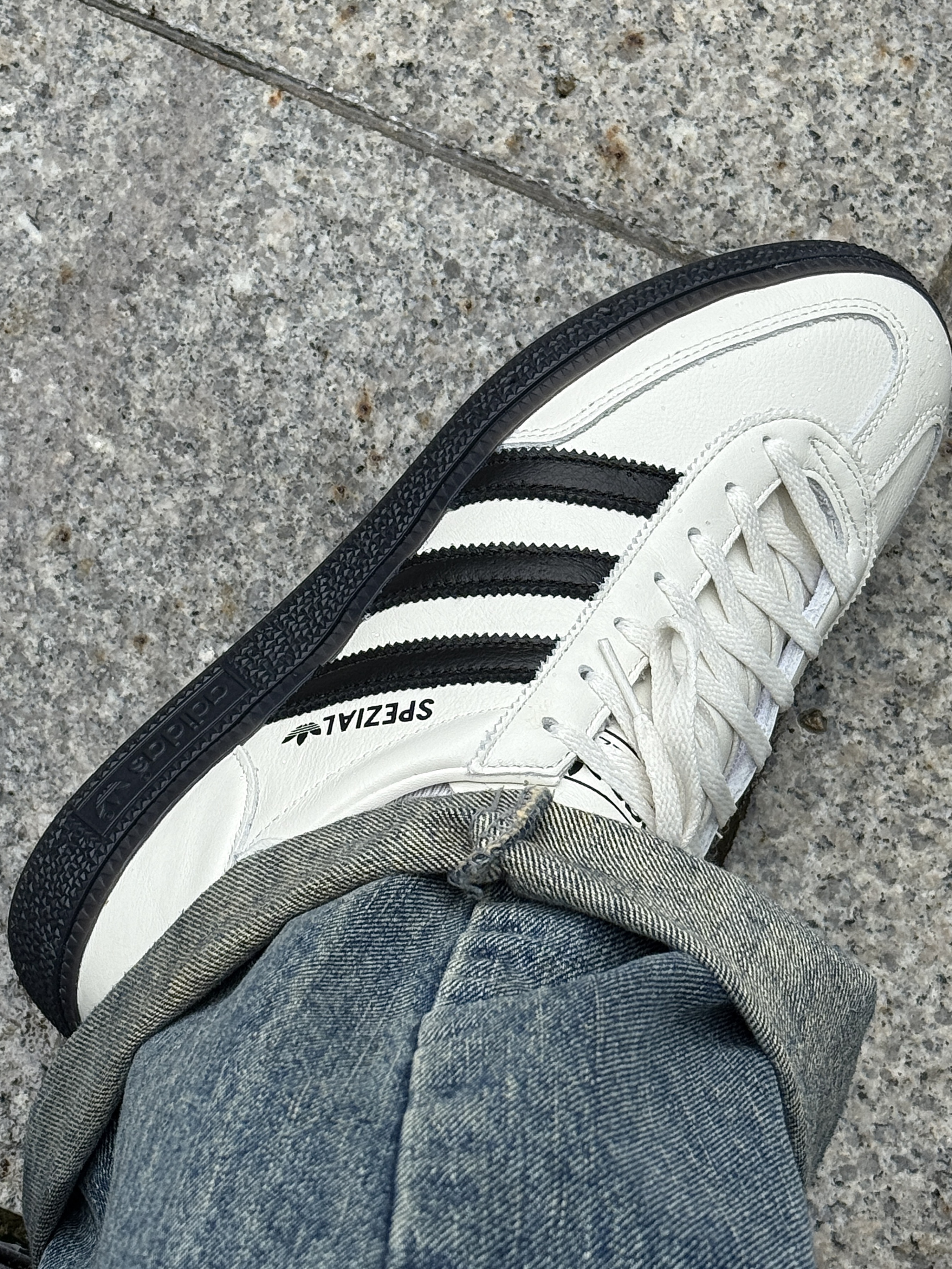 Adidas Handball Spezial Alumina Core Black, Apple Watch SE 2024 40mm GPS Silver Aluminium Case with Sport Band S/M Denim (Korean Ver.) 착용 스타일 - 3