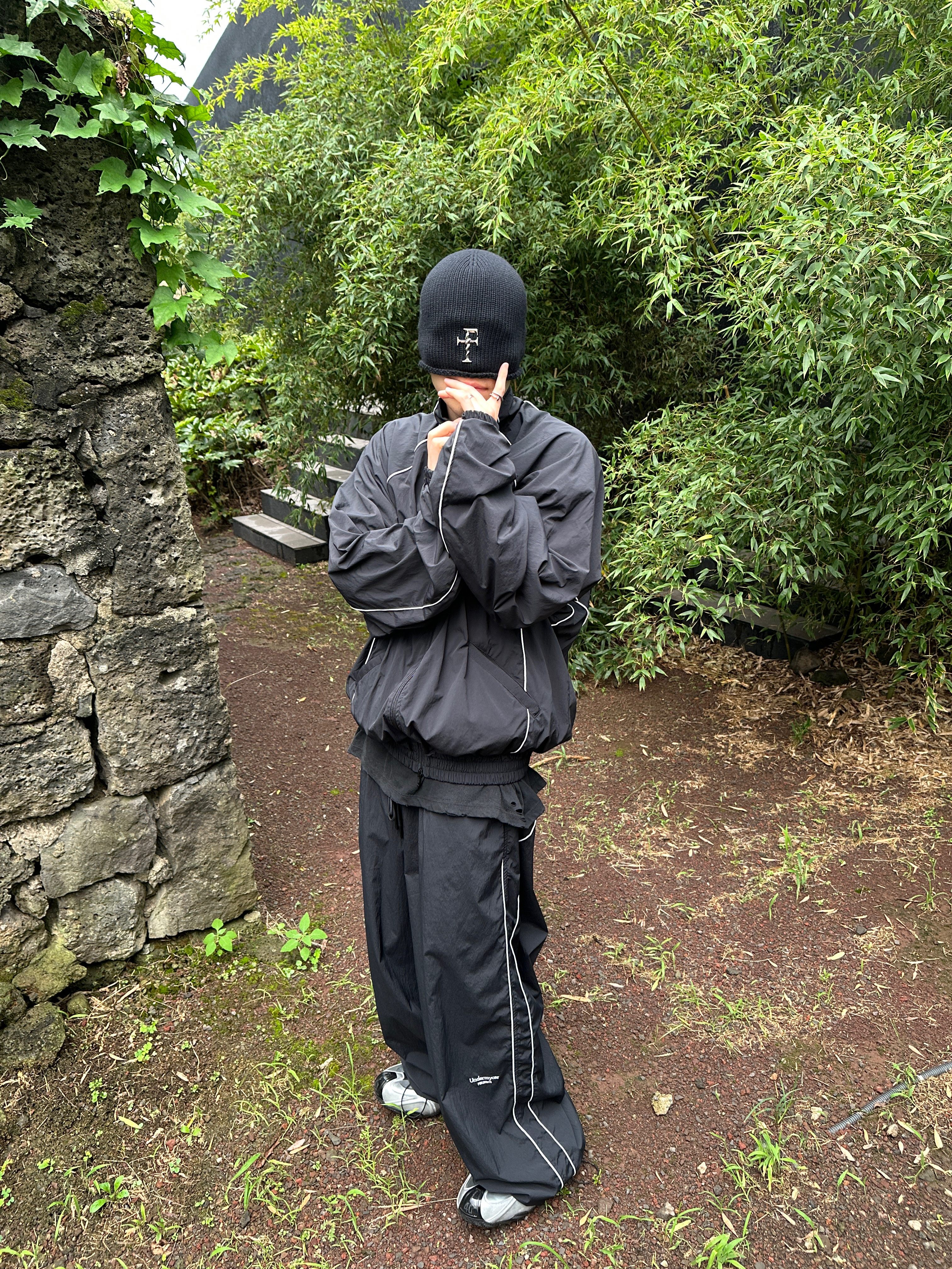 Undermycar MU.132 Original Logo Piping Line Track Jacket Black, Undermycar Mu.126 Original Logo Piping Line Nylon Pants Black 착용 스타일 - 2