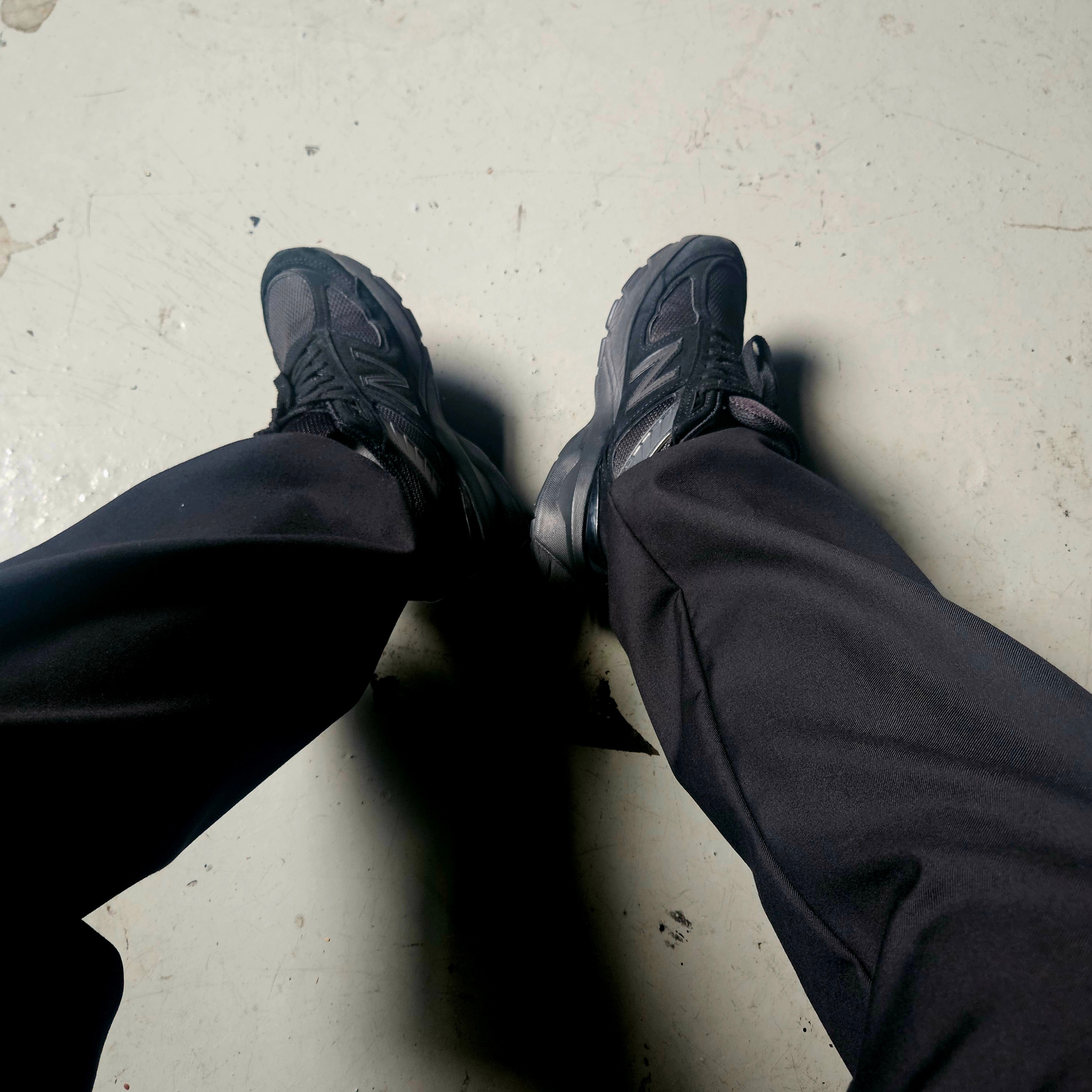 New Balance 990v5 Made in USA Triple Black - D Standard 착용 스타일