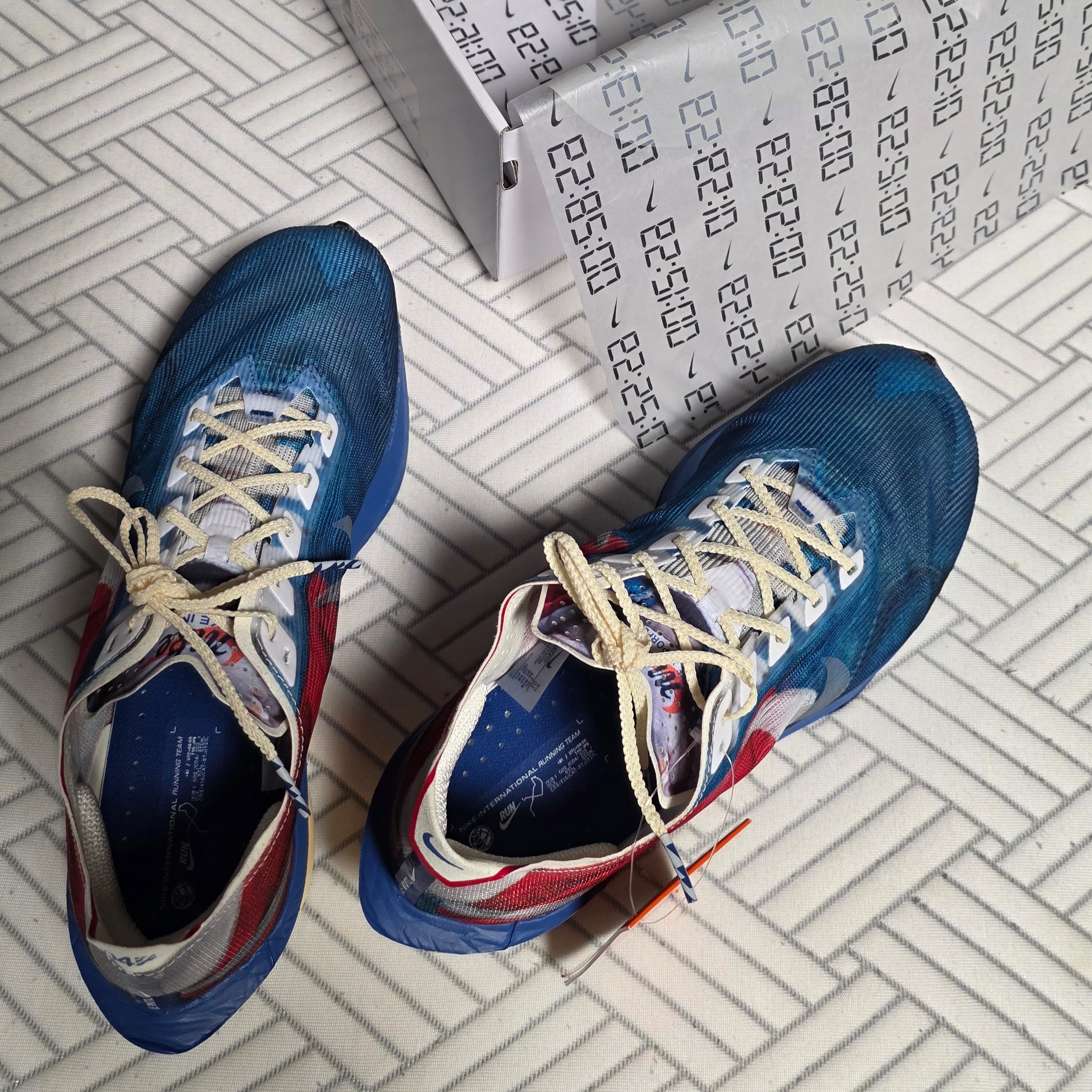 Nike ZoomX Vaporfly Next% 4 PRM Multicolor Clear 착용 스타일 - 1
