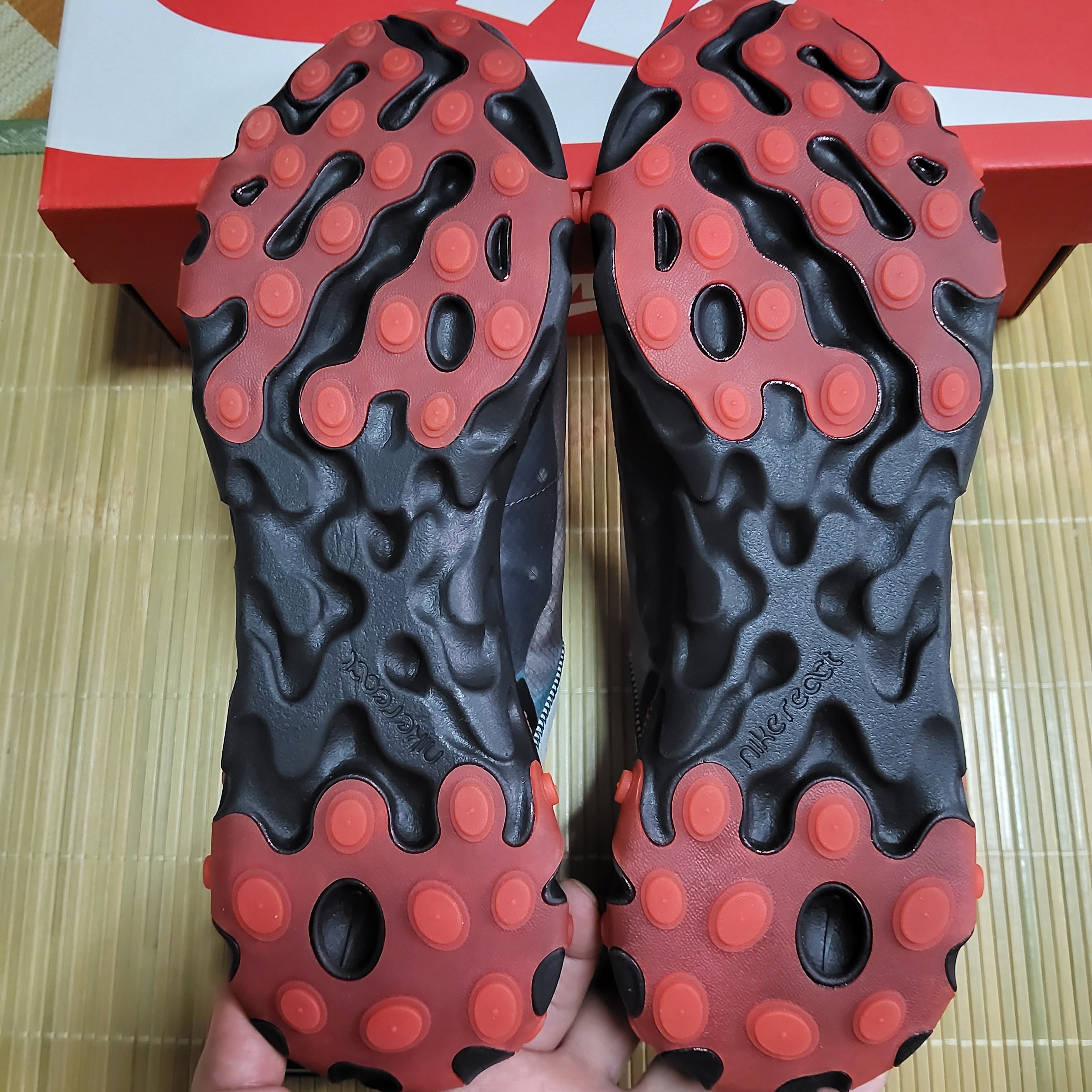Nike React Element 87 Blue Chill Solar Red 착용 스타일 - 8