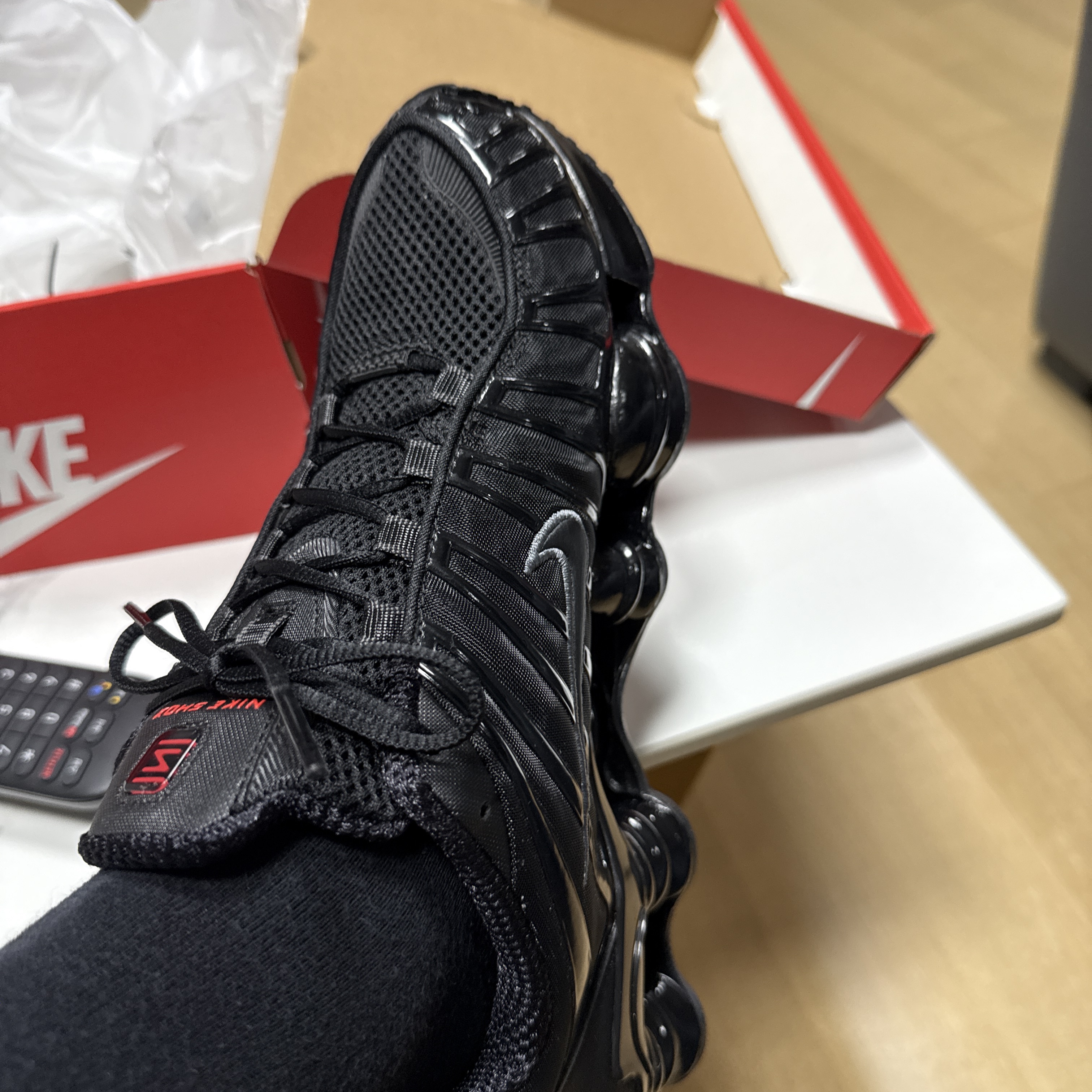 Nike Shox TL Black Metallic Hematite 착용 스타일