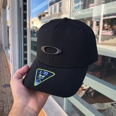 Oakley Tincan Cap Black Carbon Fiber 착용 스타일