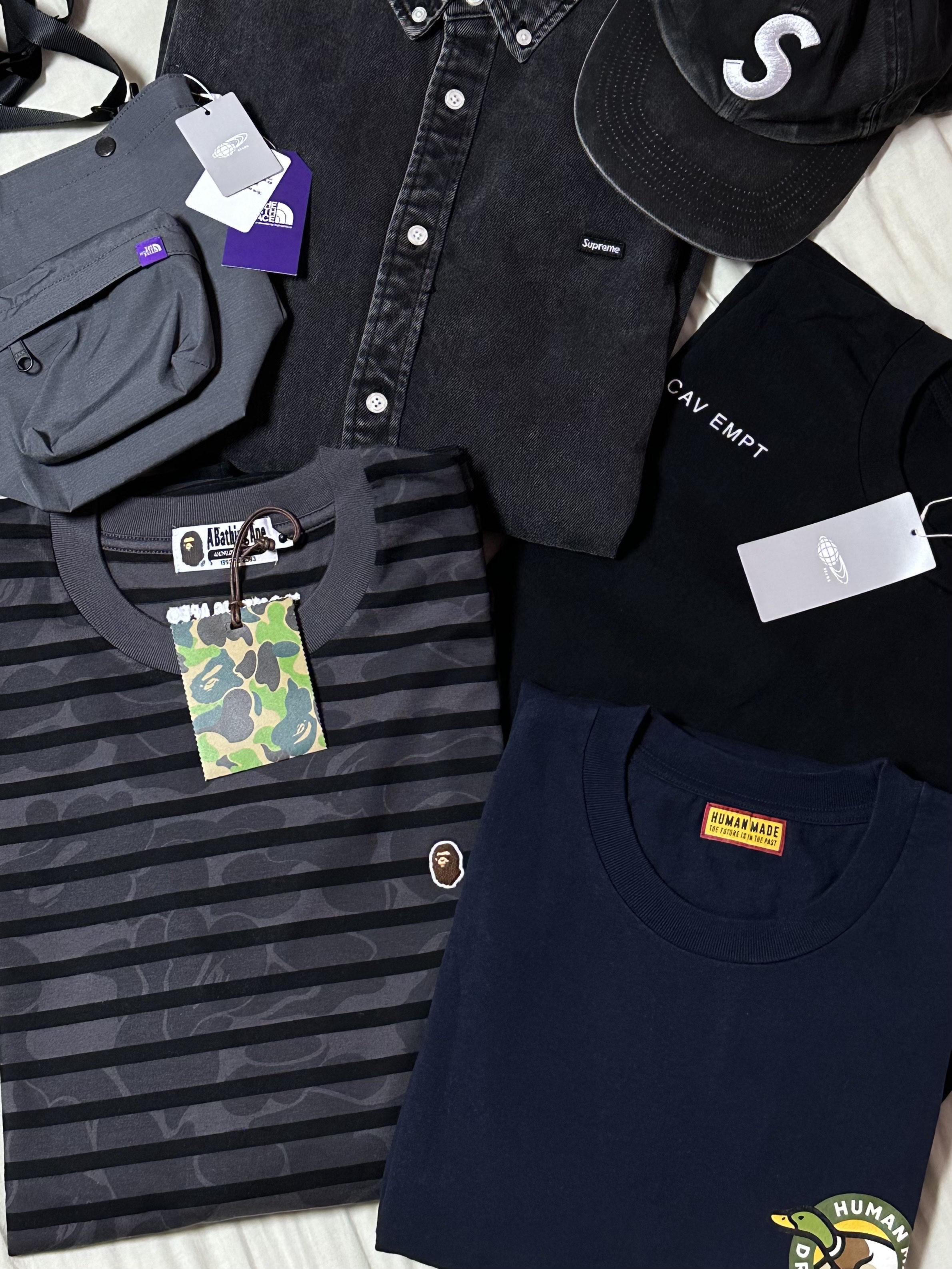 Human Made Graphic L/S T-Shirt Navy, BAPE Solid Camo One Point Relaxed Fit Stripe L/S T-Shirt Black 착용 스타일