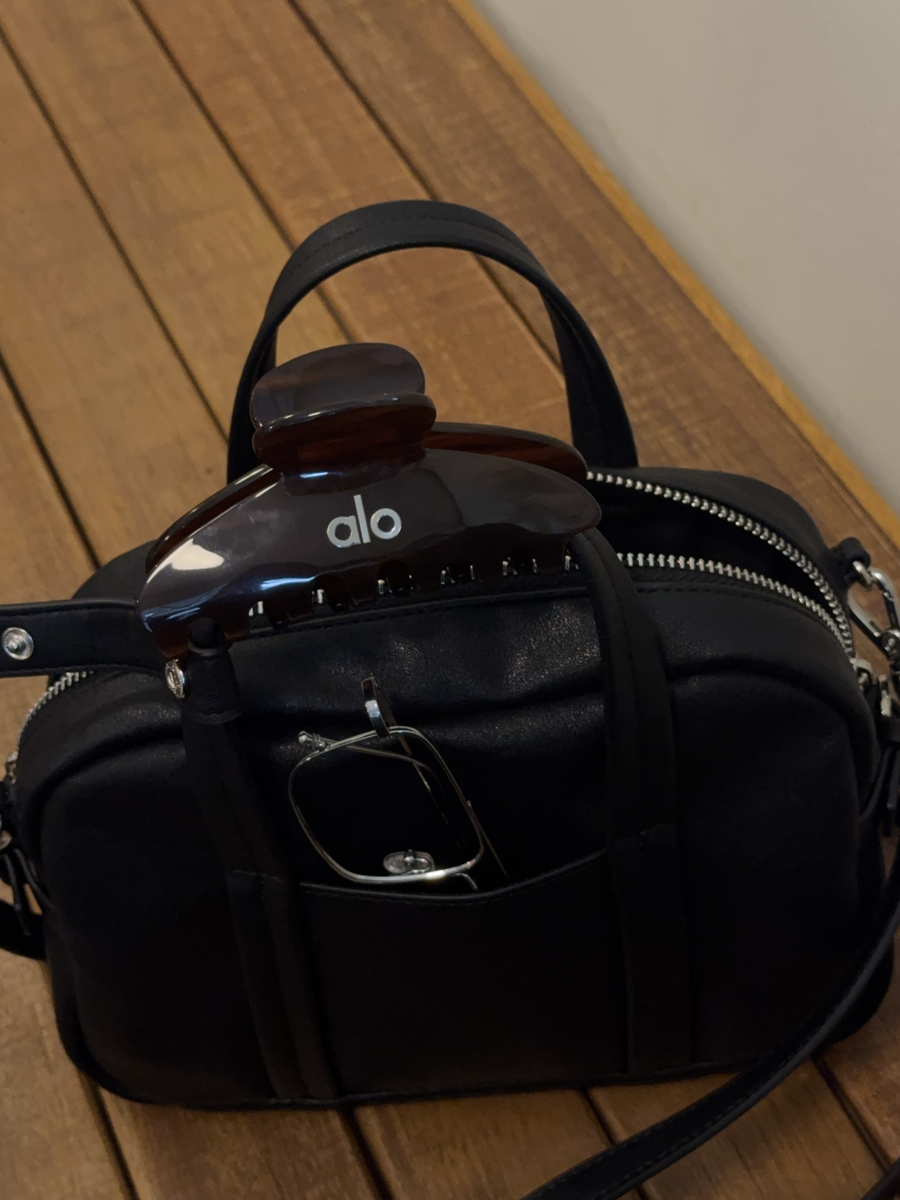 (W) Alo Yoga 90's Claw Clip Brown Tortoise 착용 스타일 - 2