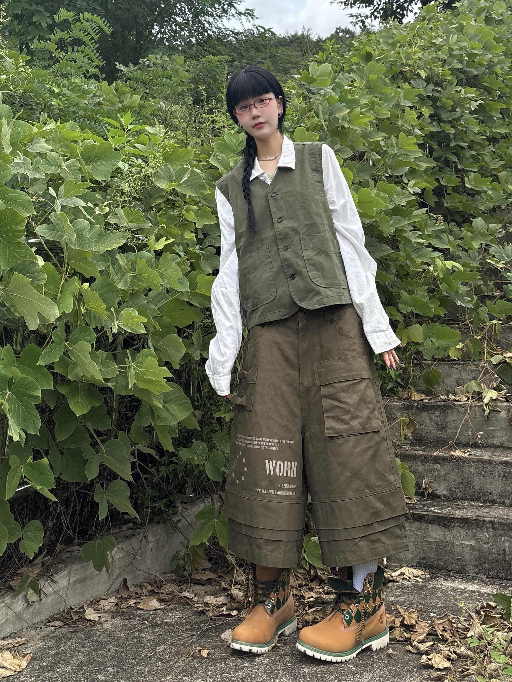 KASINA x Timberland 6 In Premium Vibram GTX Wheat, THRASHER (3Pack) Magazine Logo Crew Socks White 착용 스타일 - 1