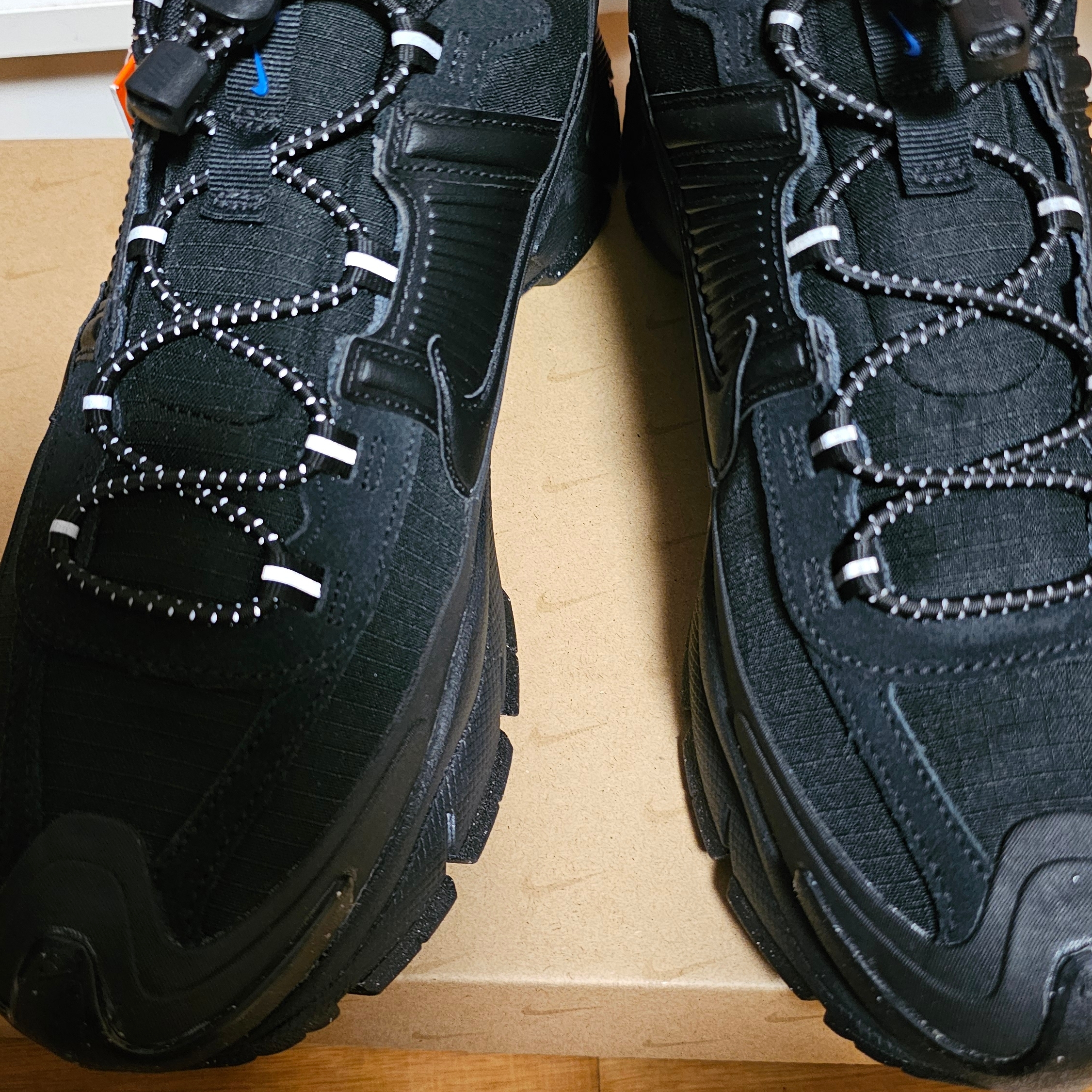 Nike Zoom Vomero Roam Black Racer Blue 착용 스타일