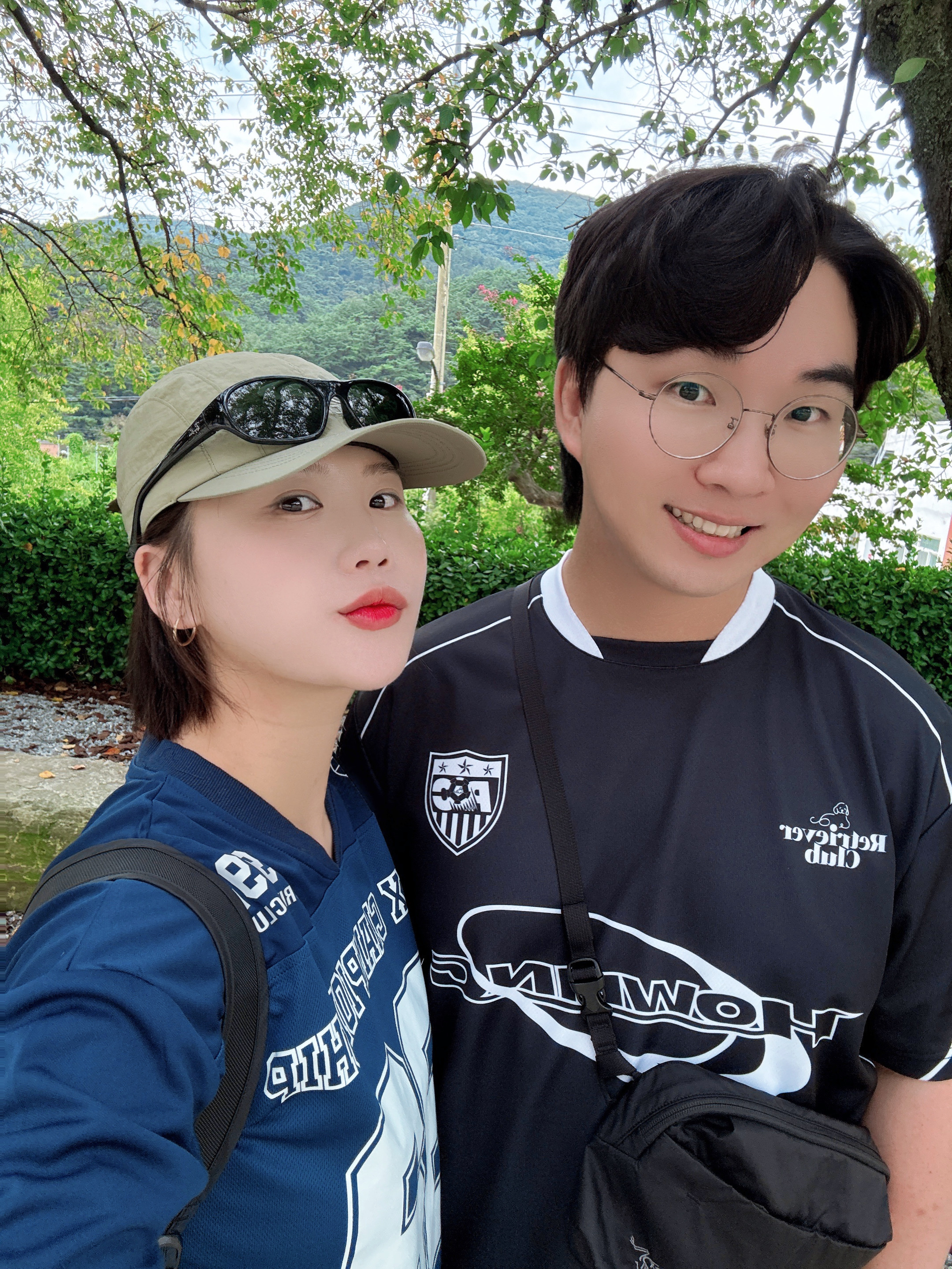 Ray-Ban DADDY-O II Polished Black Frame Green Classic G-15 Lenses, (GS) Nike Air Force 1 LV8 Athletic Club Black Dark Sulfur 착용 스타일 - 5