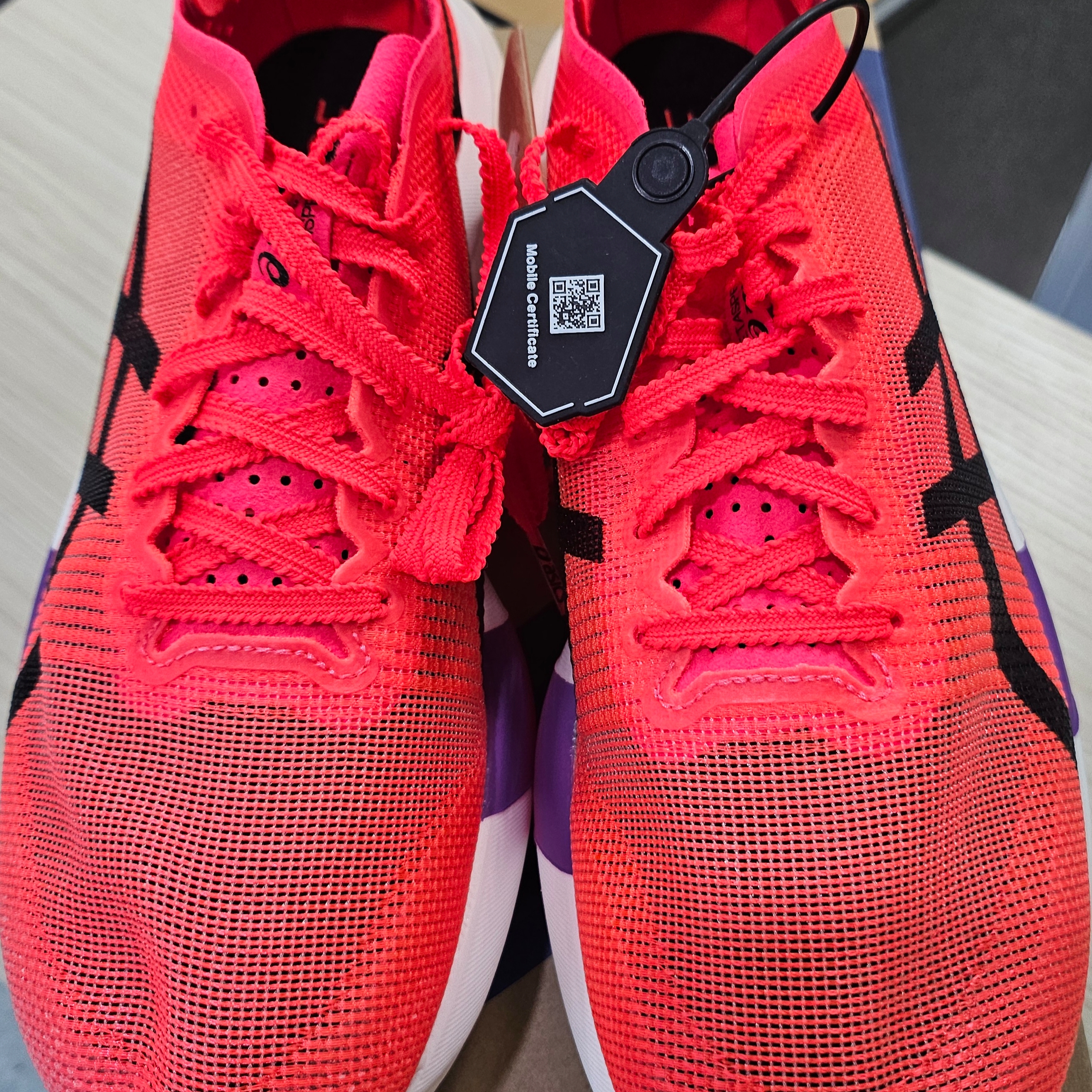 Asics Metaspeed Edge Tokyo Flash Red Black 착용 스타일