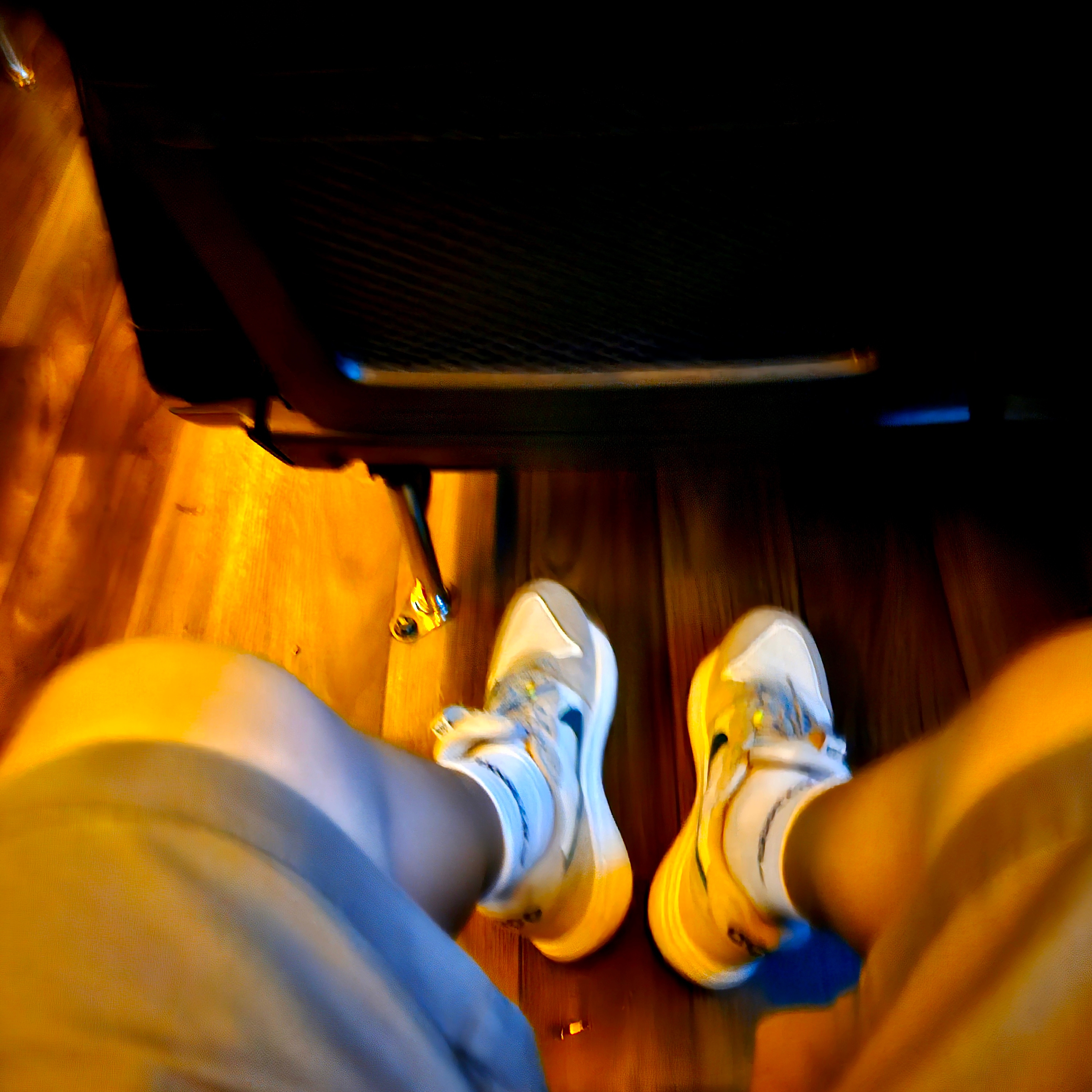 Nike ACG Lowcate Light Iron Ore, YESEYESEE Nylon Dash Shorts Brown 착용 스타일 - 1