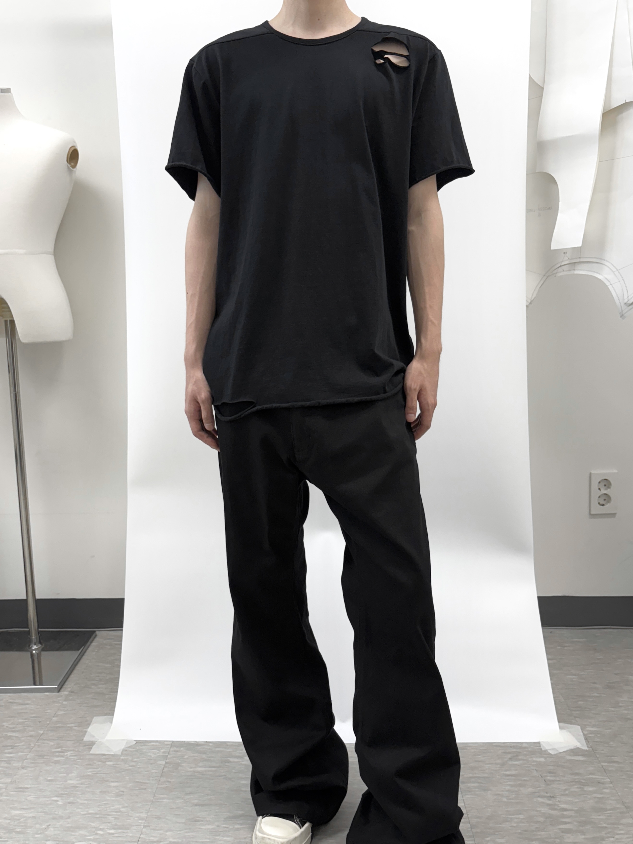REPINER Mass Black Foil T-Shirt Black, REPINER Voidline T-Shirt Black 착용 스타일 - 4