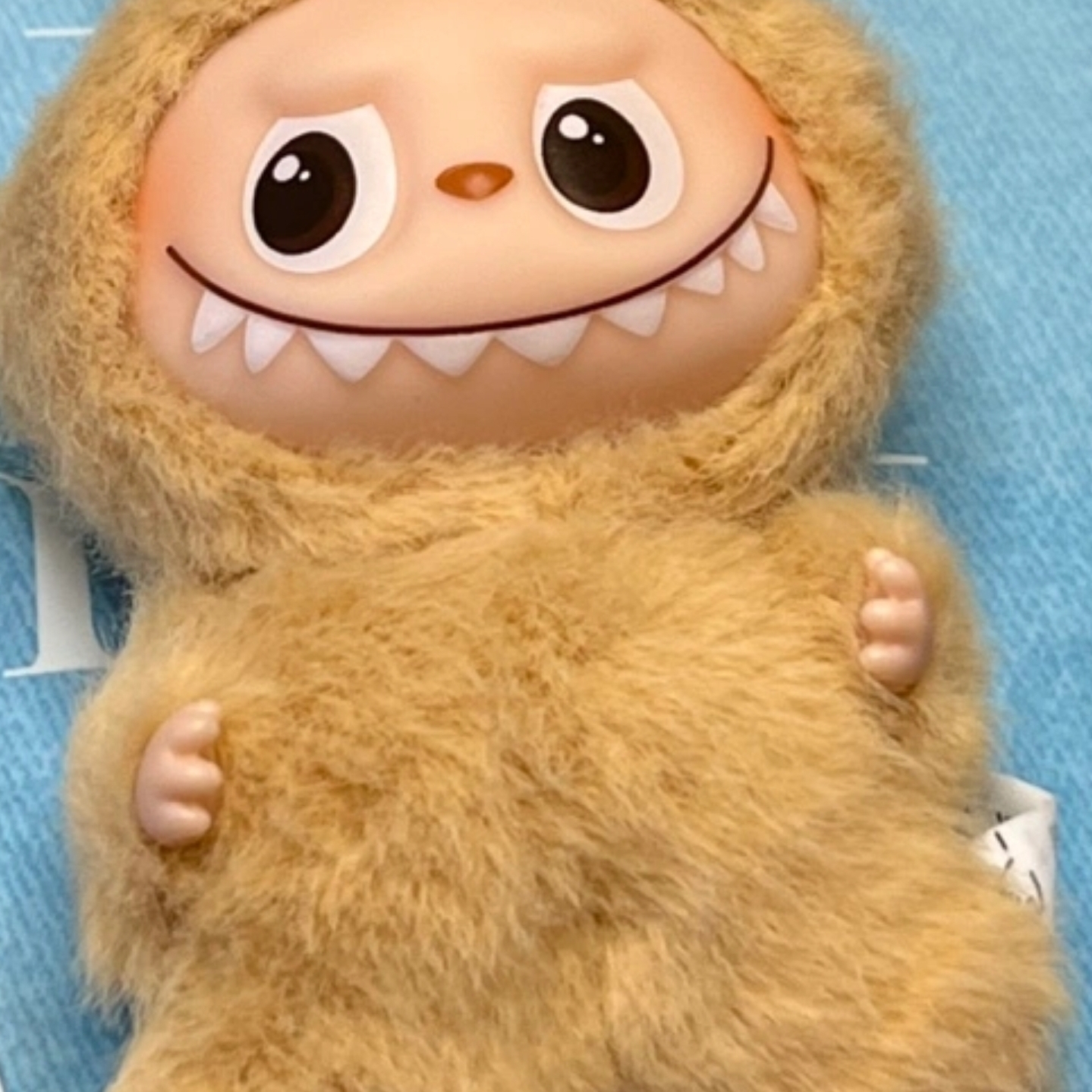 Pop Mart Labubu The Monsters Pin For Love Series Vinyl Plush Pendant Sealed Case (A-M) (1 Blind Box) 착용 스타일