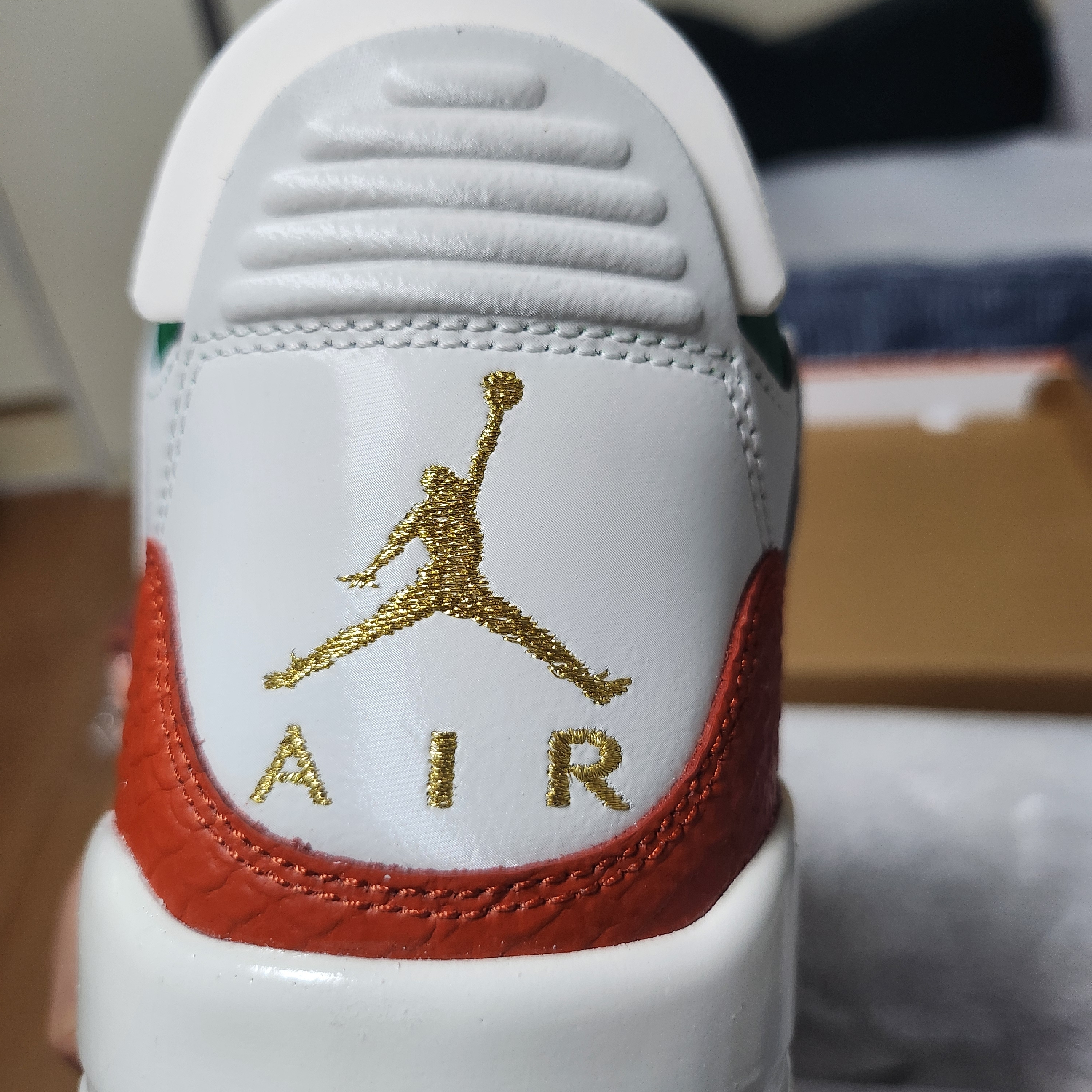 Jordan 3 Retro Summit White Metallic Gold 착용 스타일 - 5